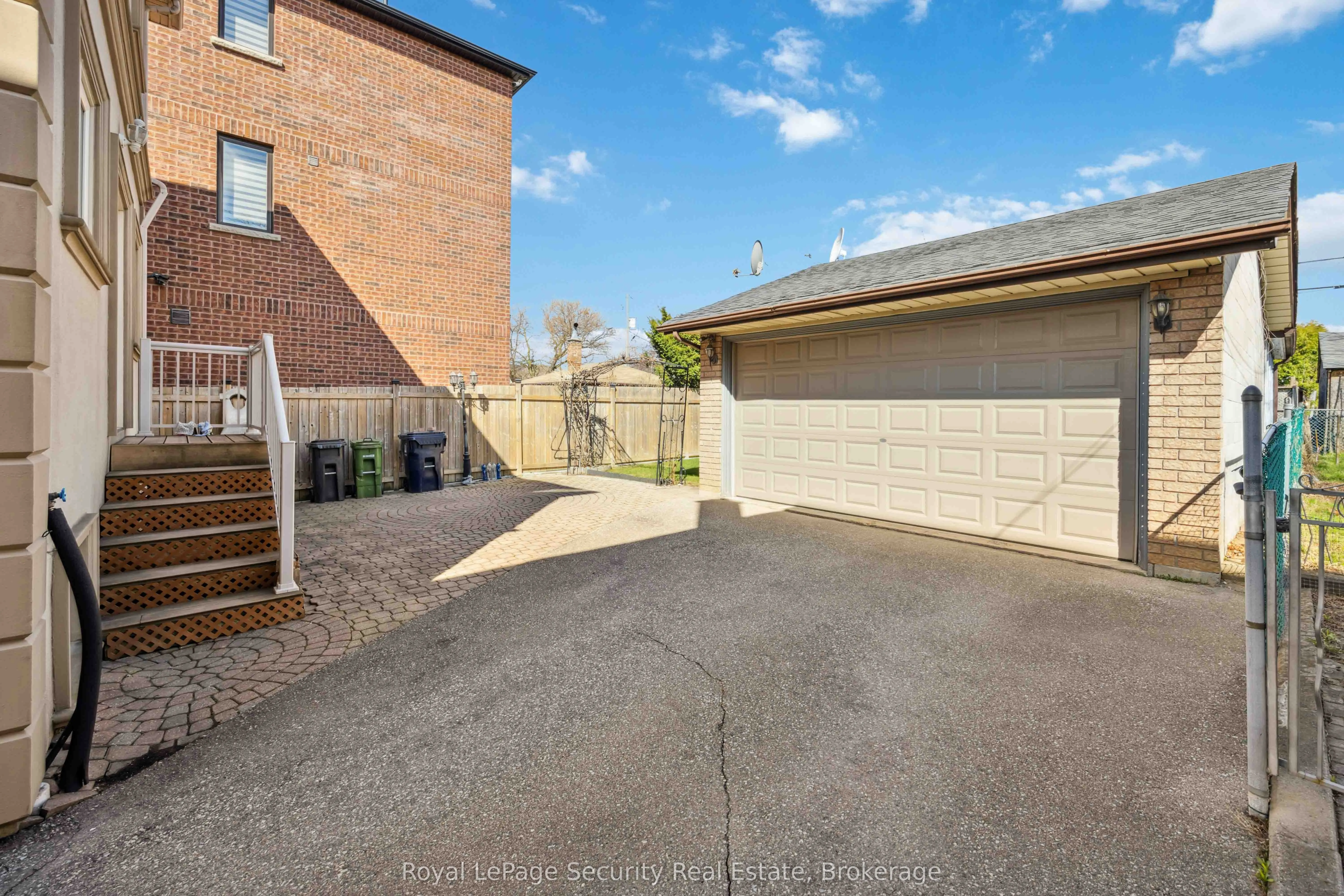 1006 Briar Hill Avenue