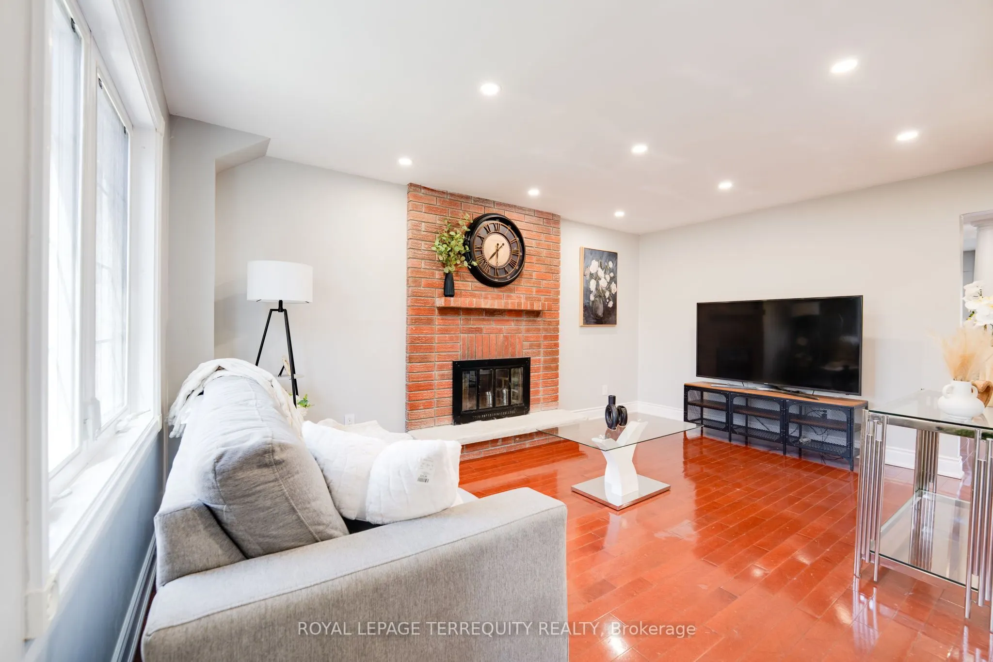 4242 Petersburg Crescent