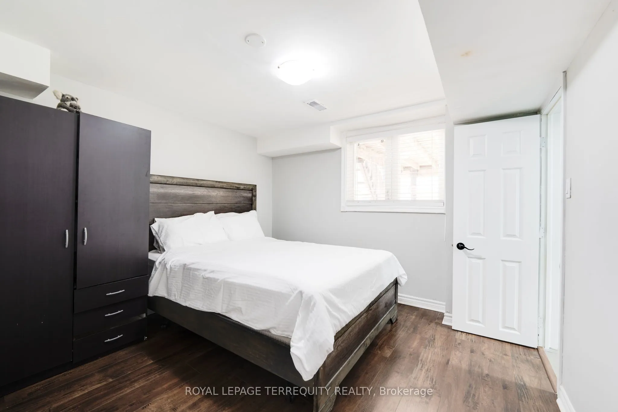 4242 Petersburg Crescent