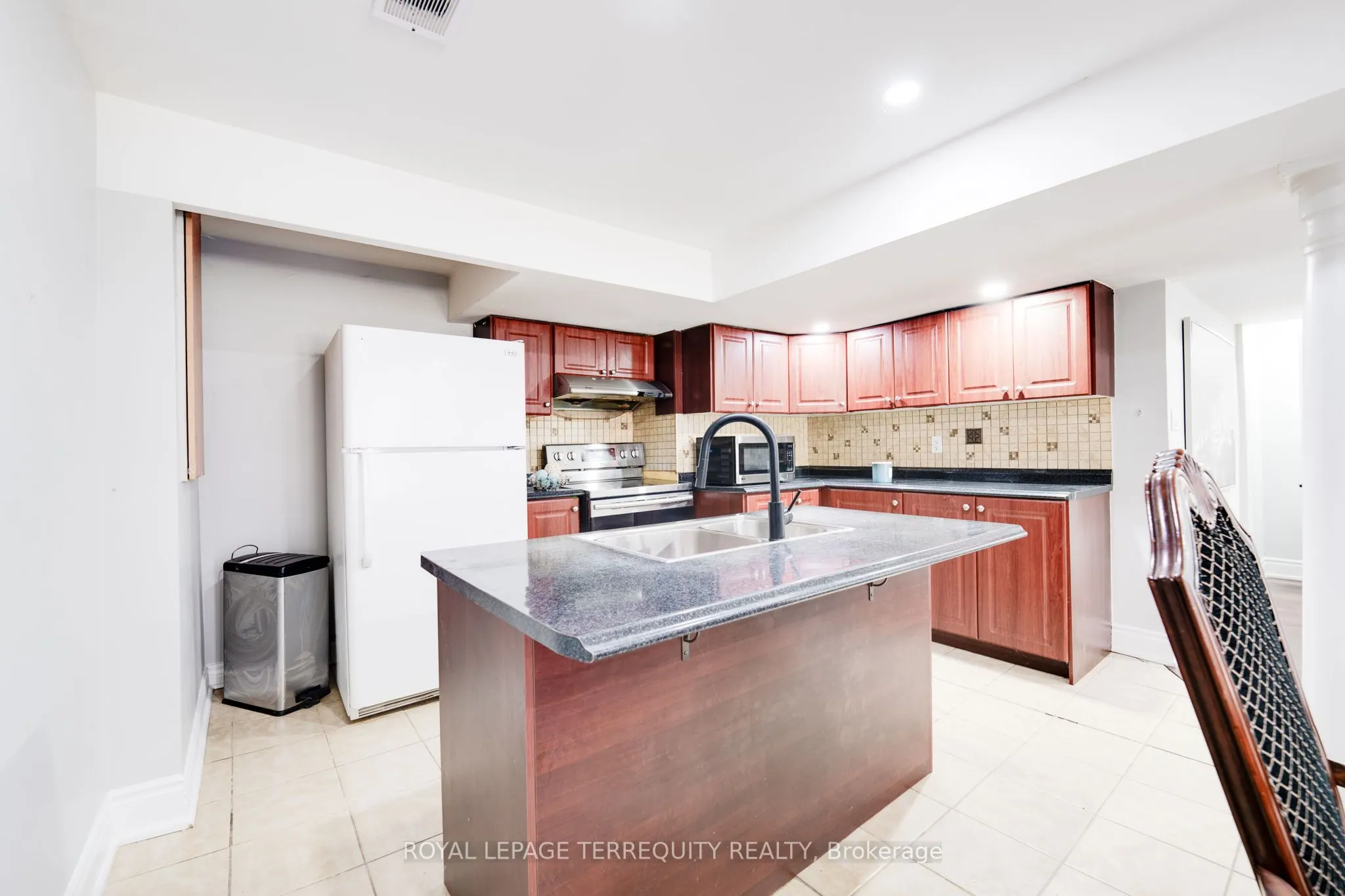 4242 Petersburg Crescent