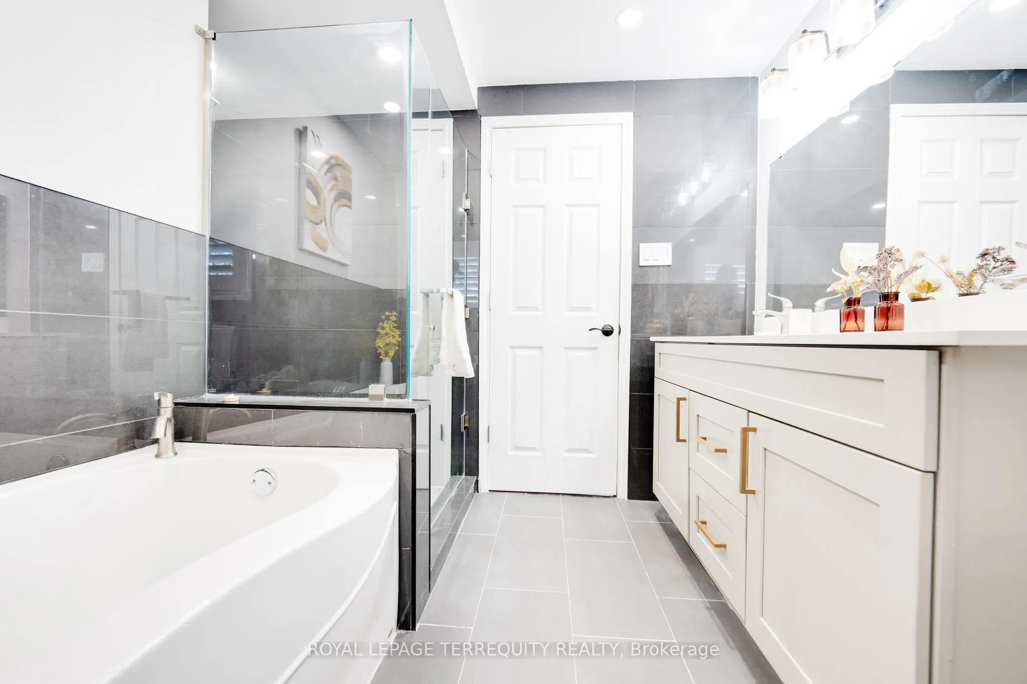 4242 Petersburg Crescent