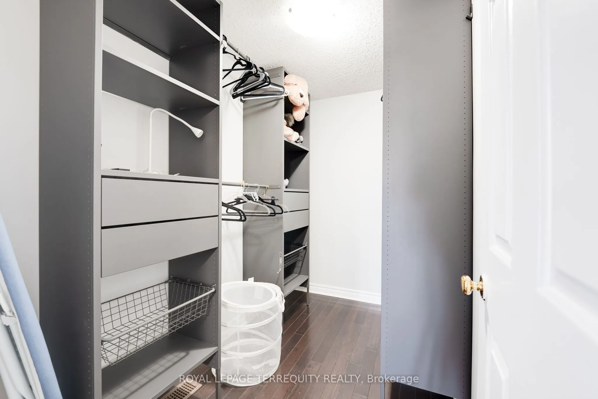 4242 Petersburg Crescent