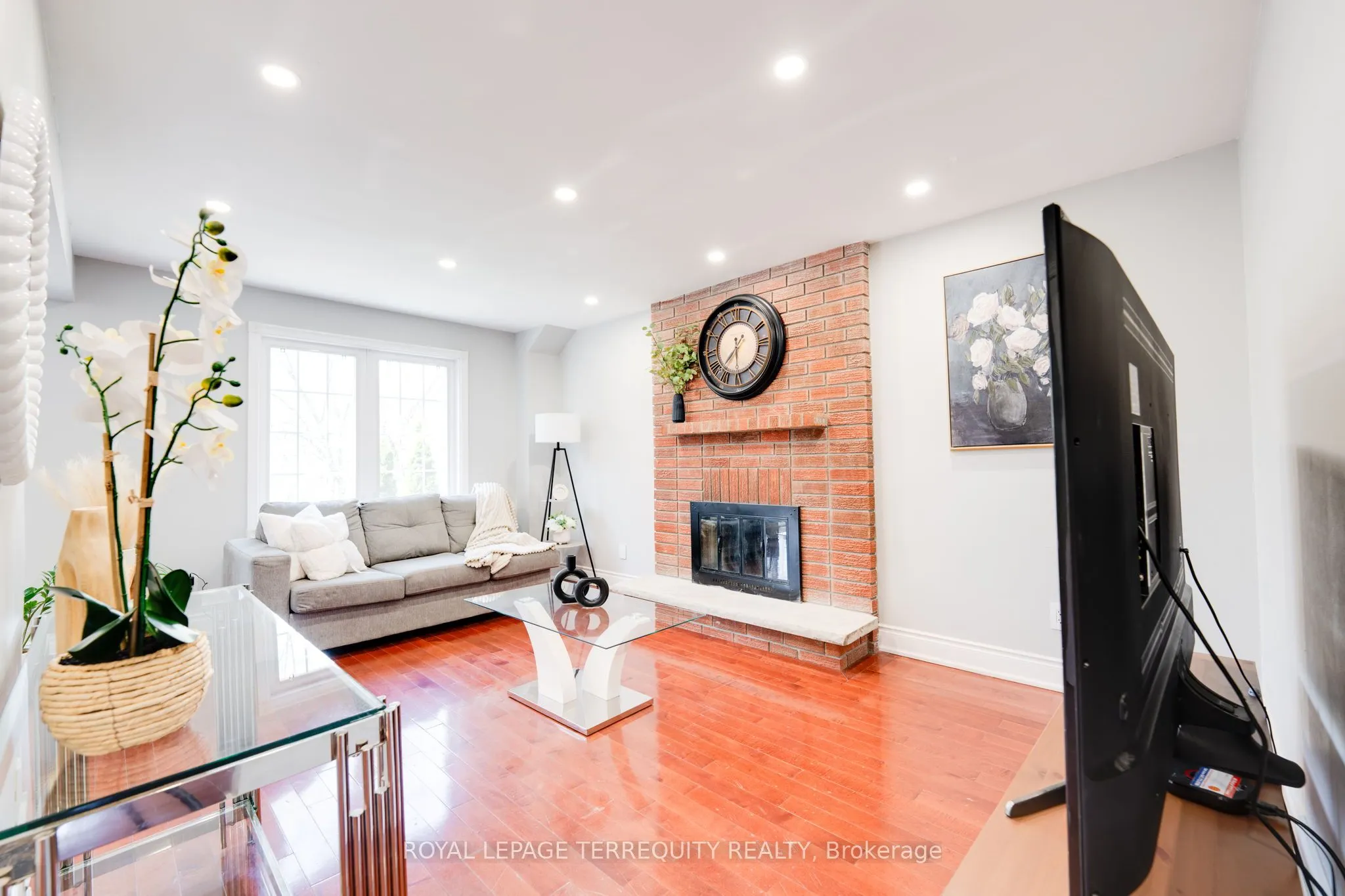 4242 Petersburg Crescent