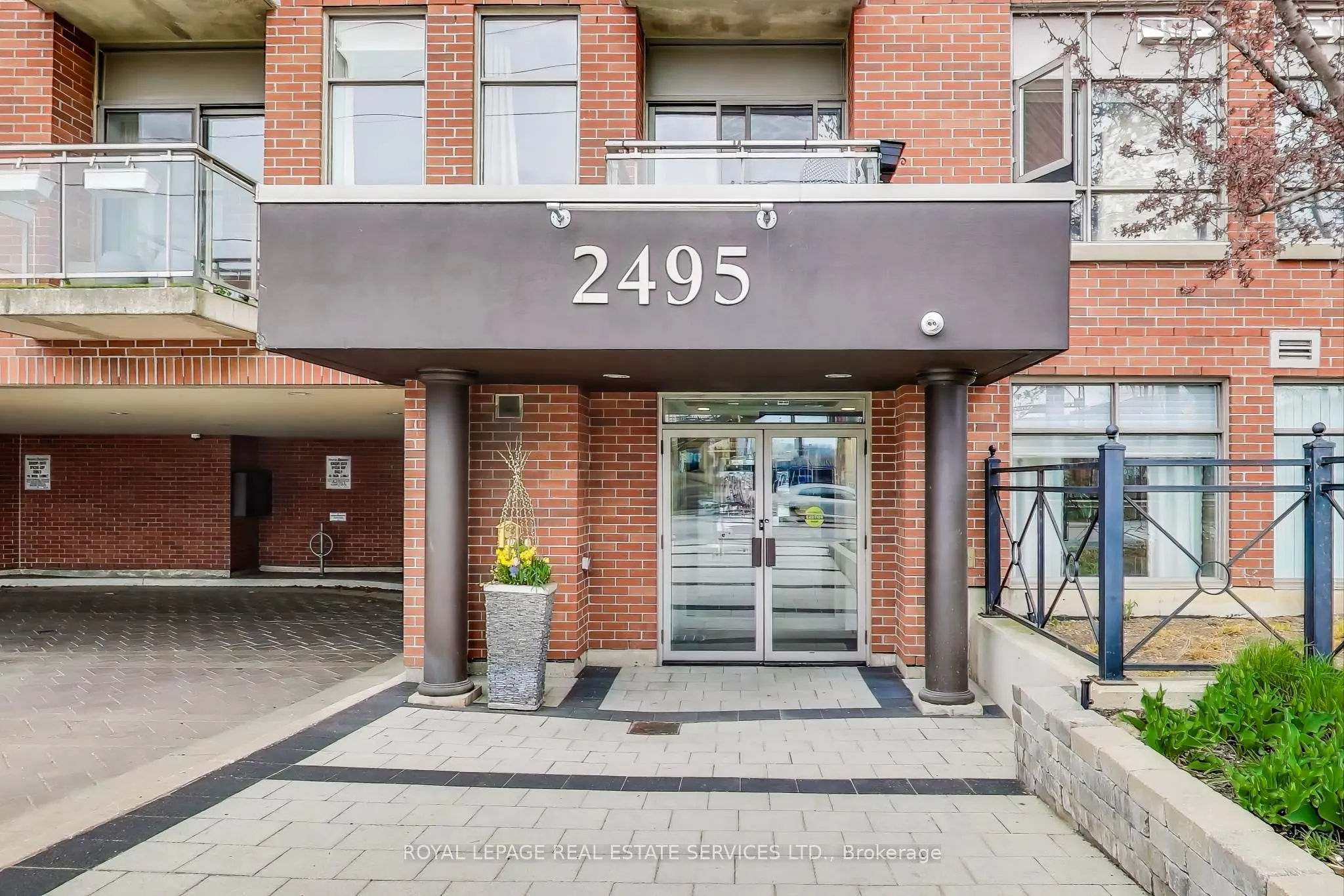 2495 Dundas Street W, #201