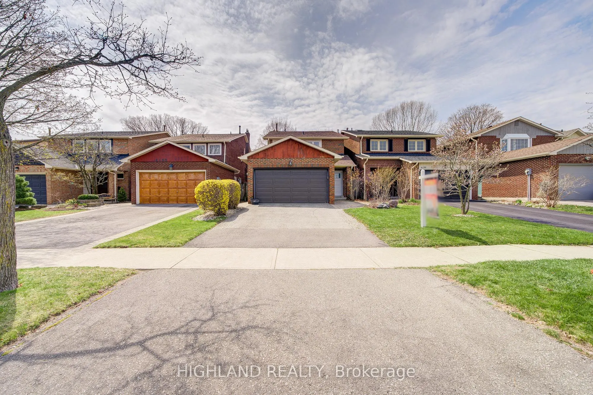 4196 Treetop Crescent
