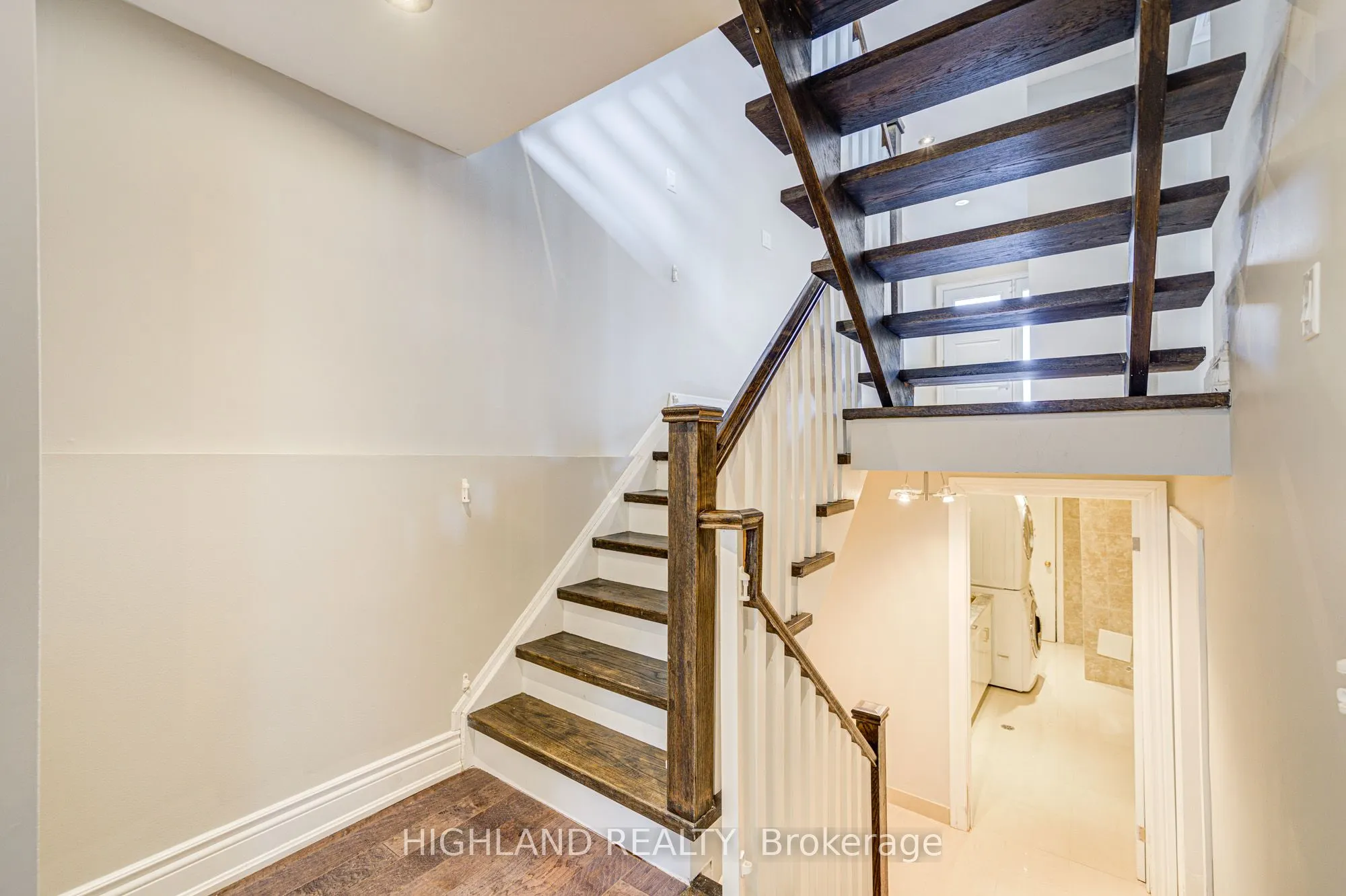 4196 Treetop Crescent