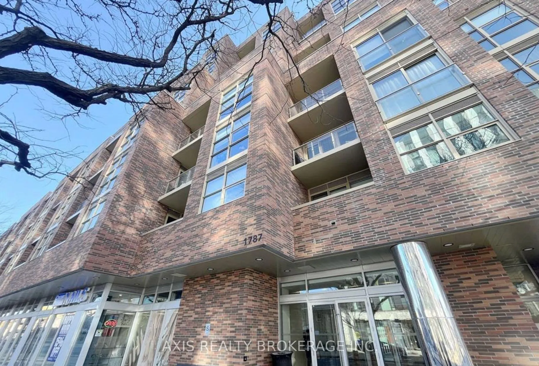 1787 St Clair Avenue W, #812