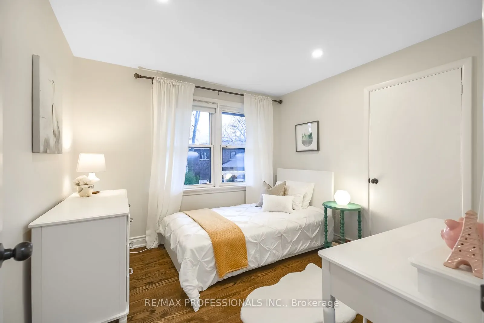 6 Ainsley Gardens