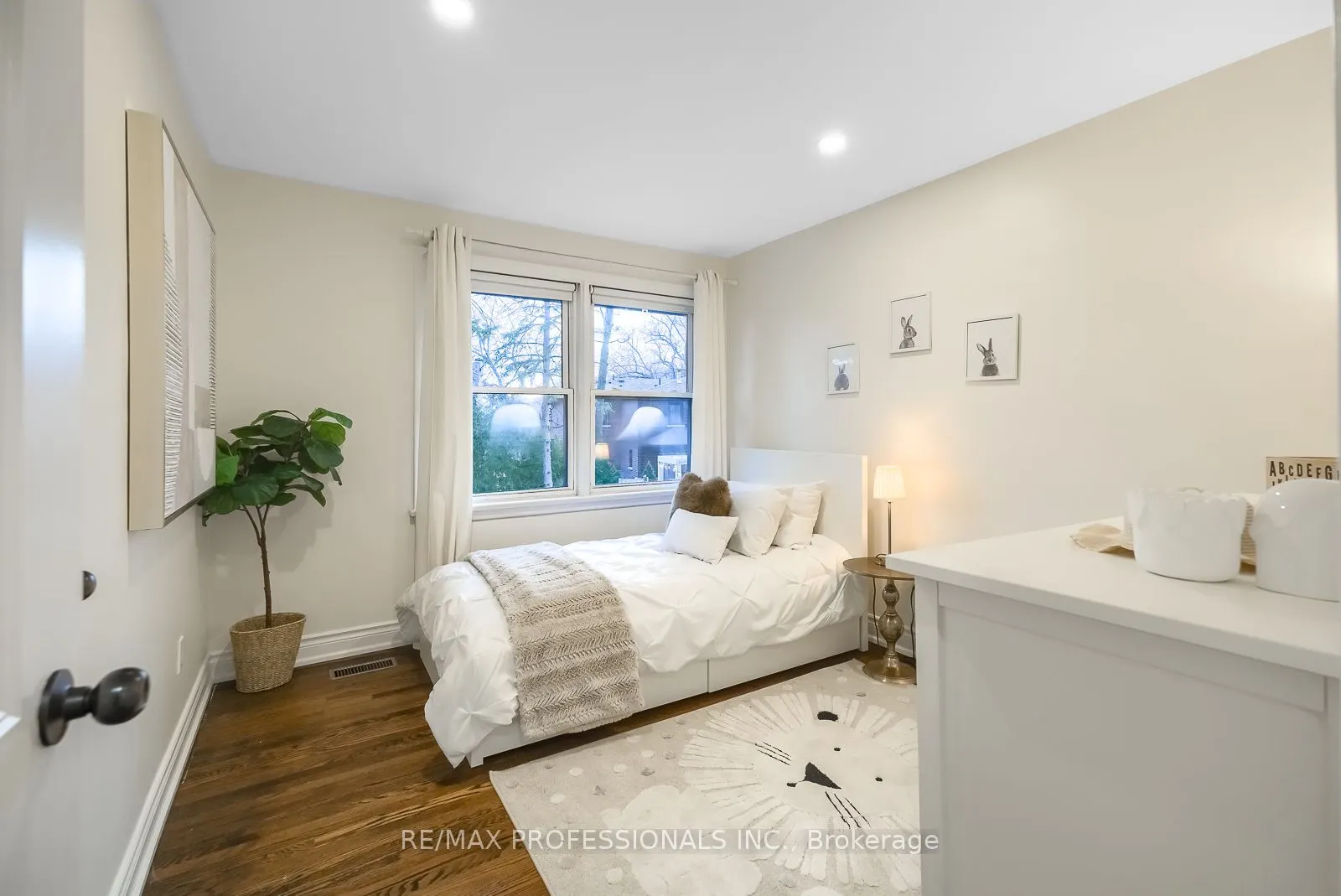 6 Ainsley Gardens