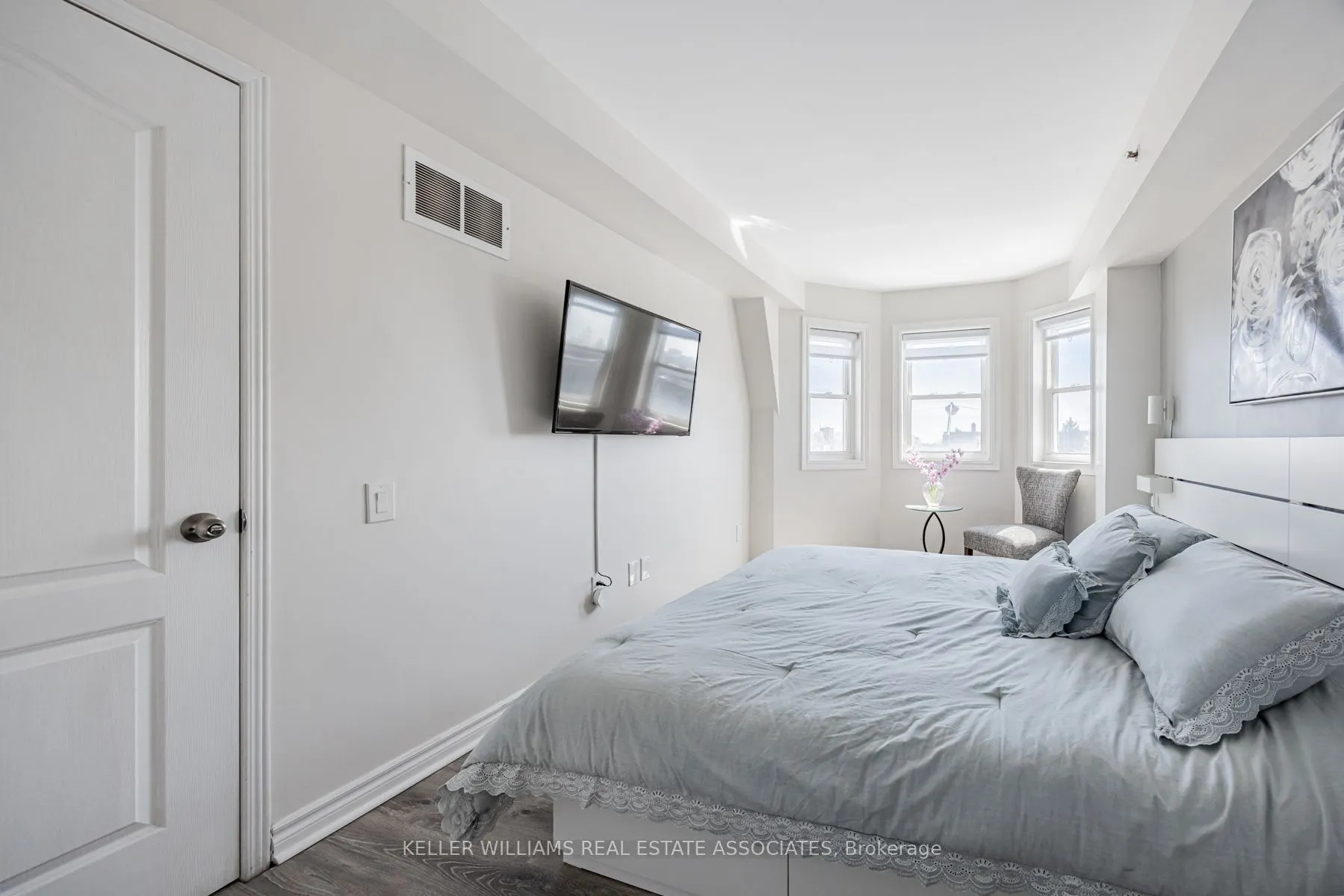760 Lawrence Avenue W, #15