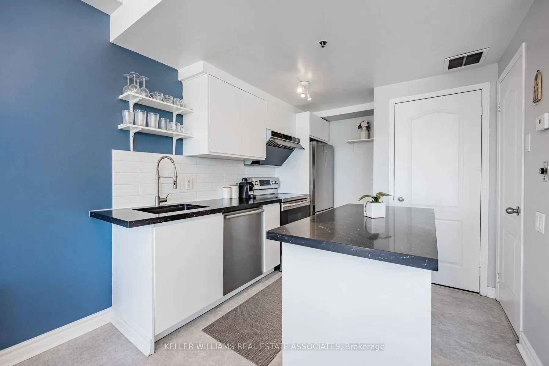 760 Lawrence Avenue W, #15
