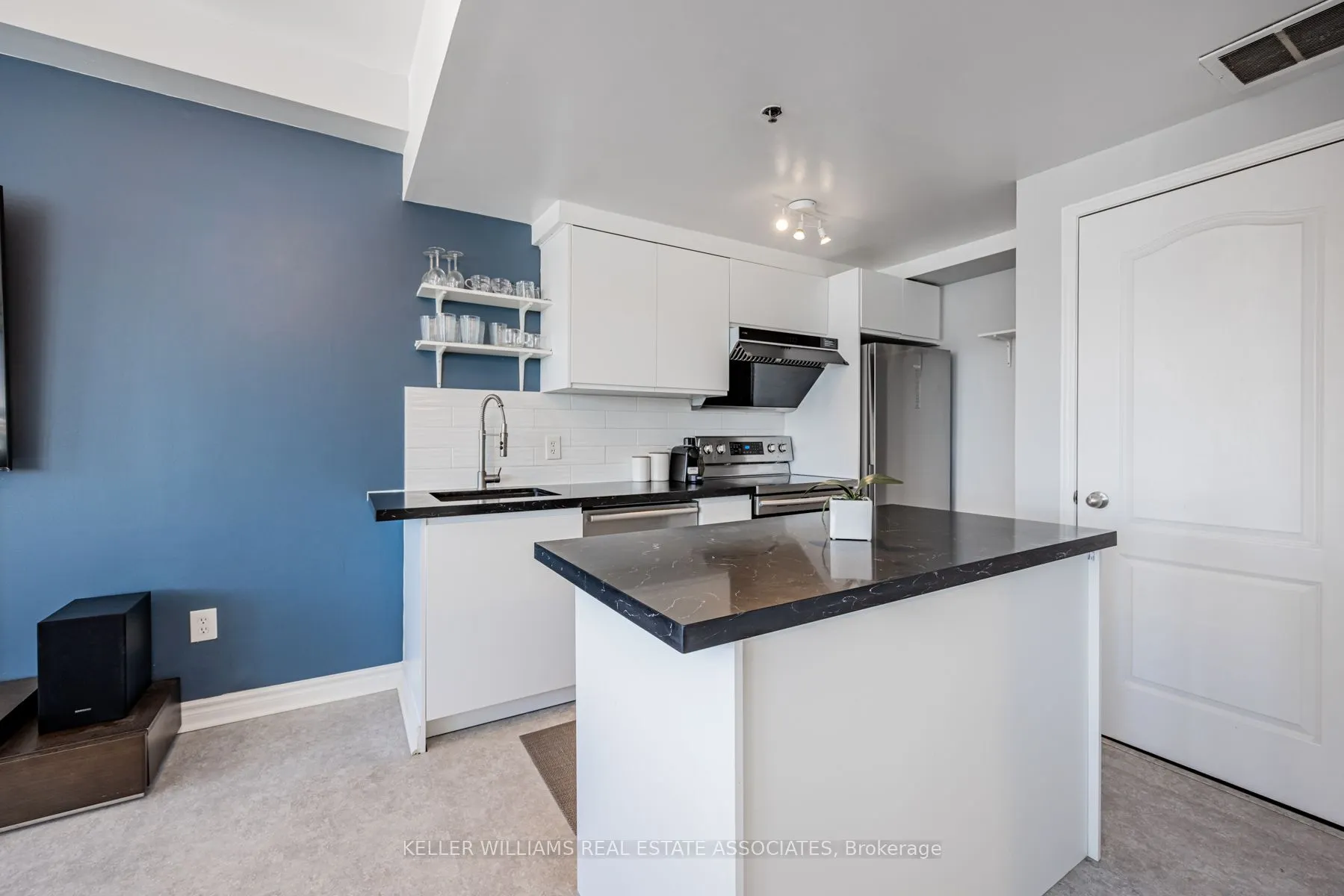 760 Lawrence Avenue W, #15
