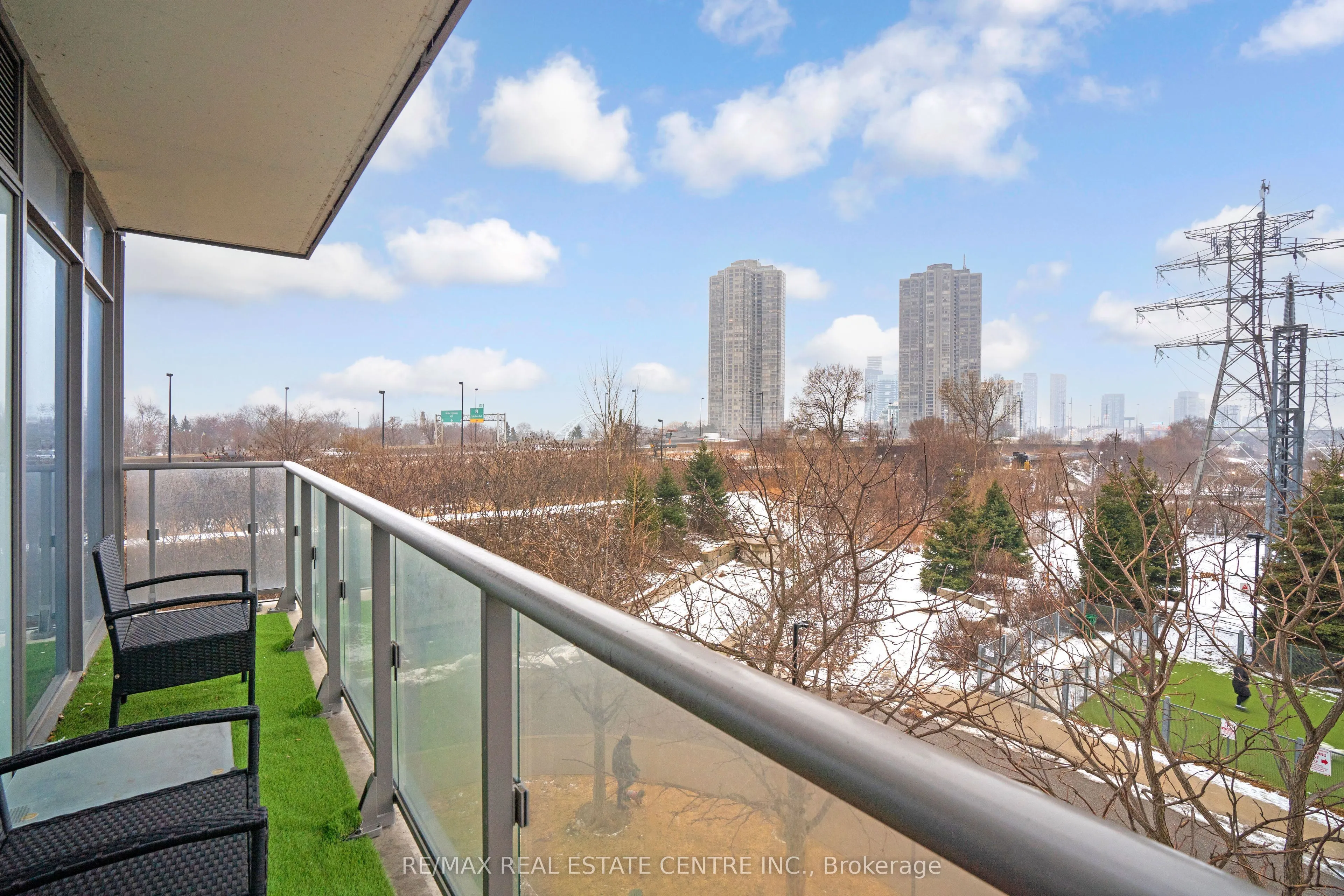 105 The Queensway Avenue, #303