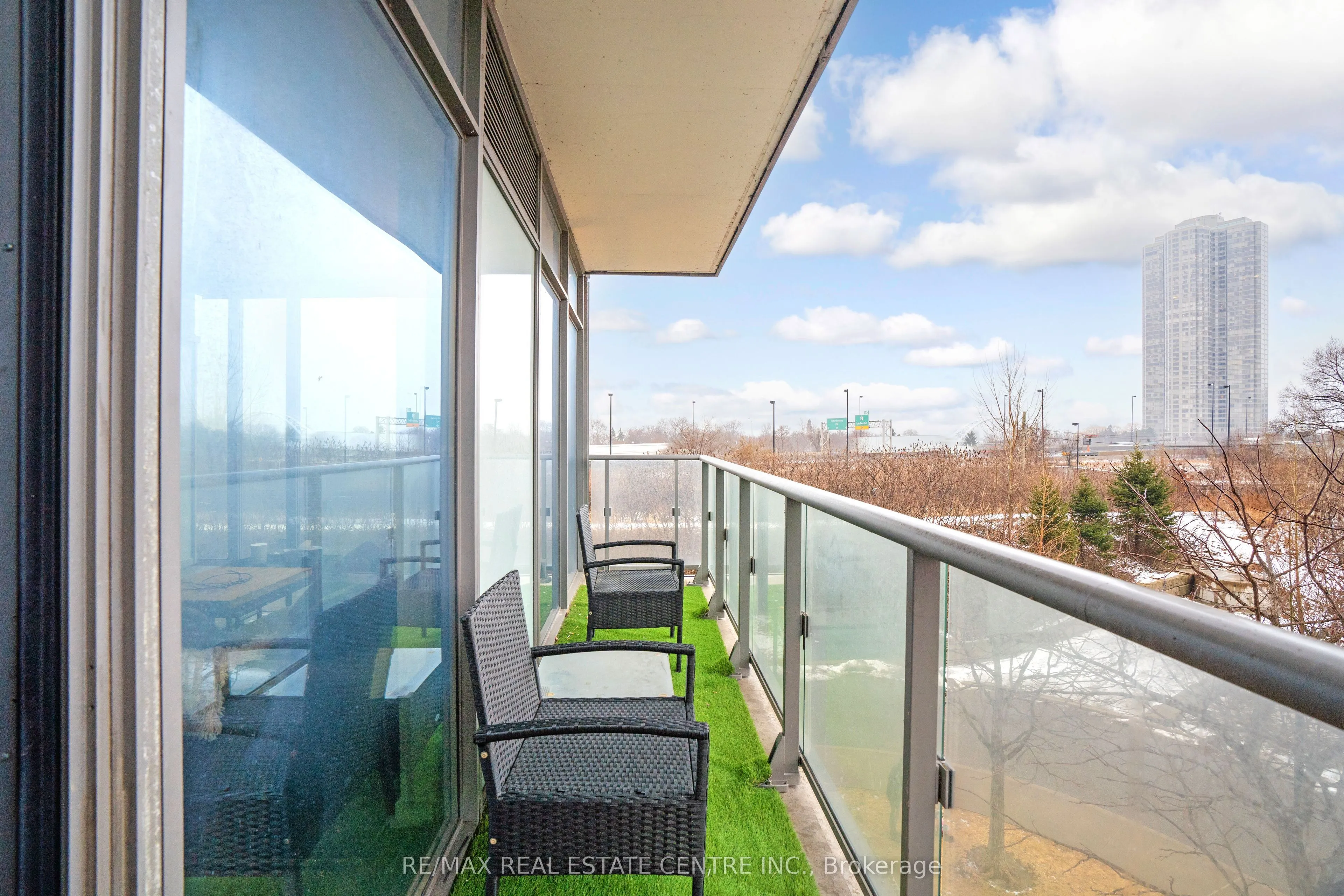 105 The Queensway Avenue, #303