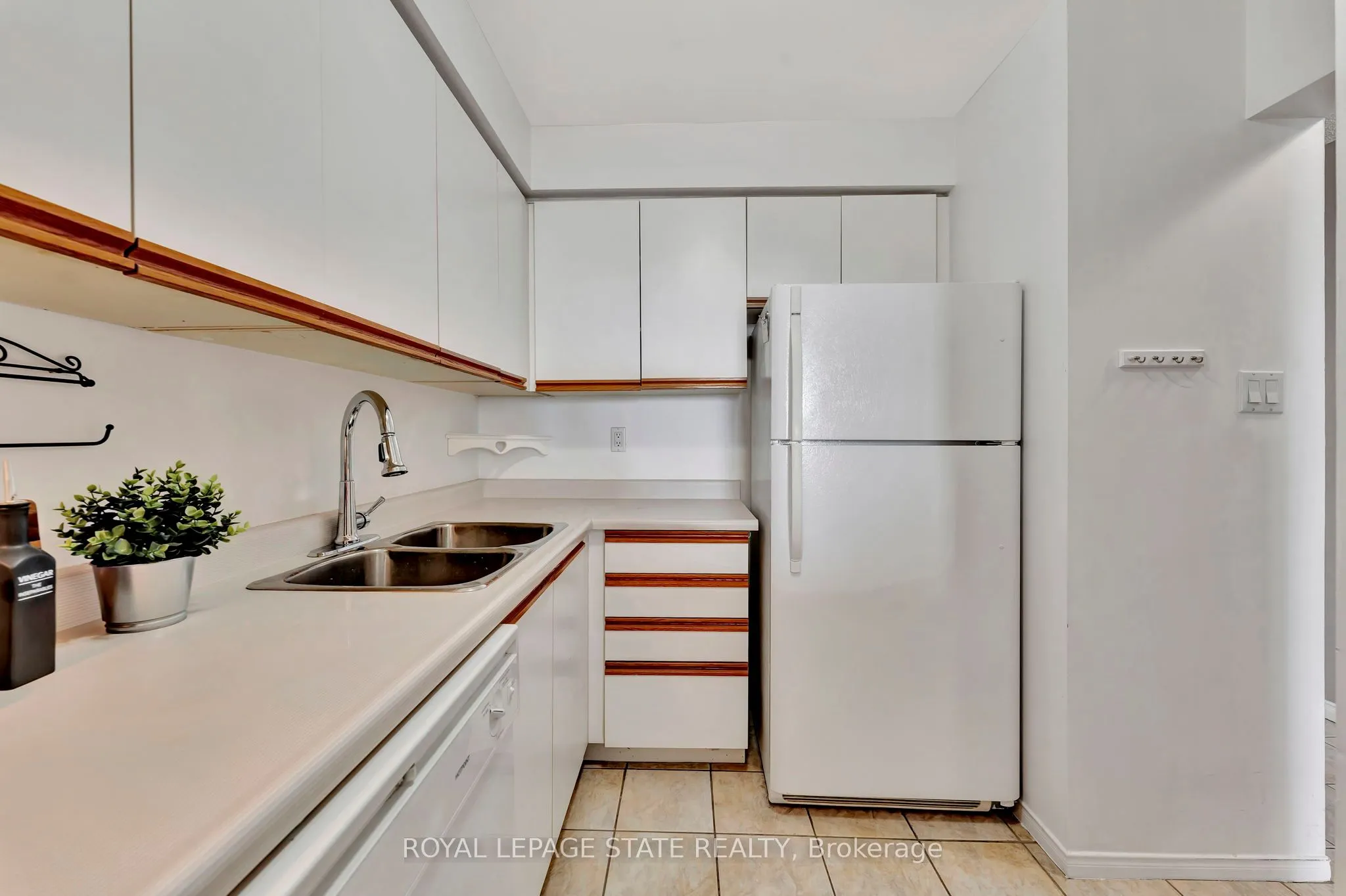 1270 Maple Crossing Boulevard, #1610