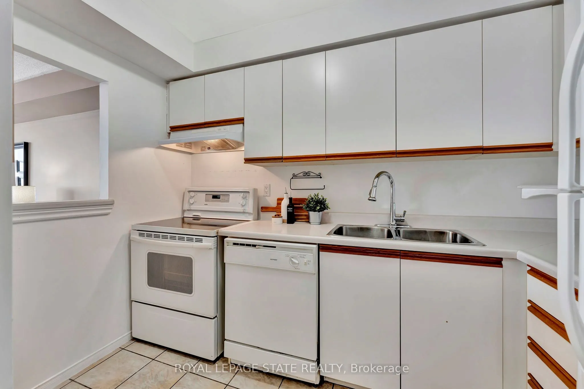 1270 Maple Crossing Boulevard, #1610