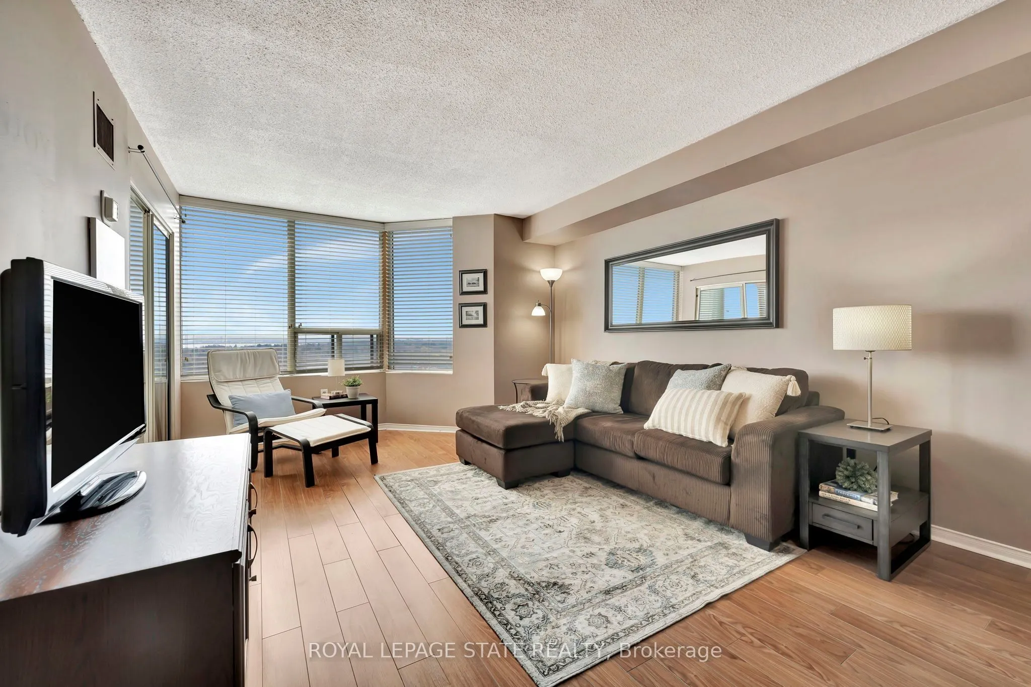 1270 Maple Crossing Boulevard, #1610