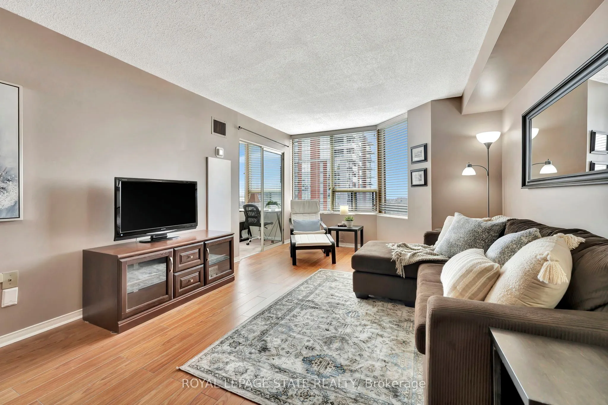 1270 Maple Crossing Boulevard, #1610