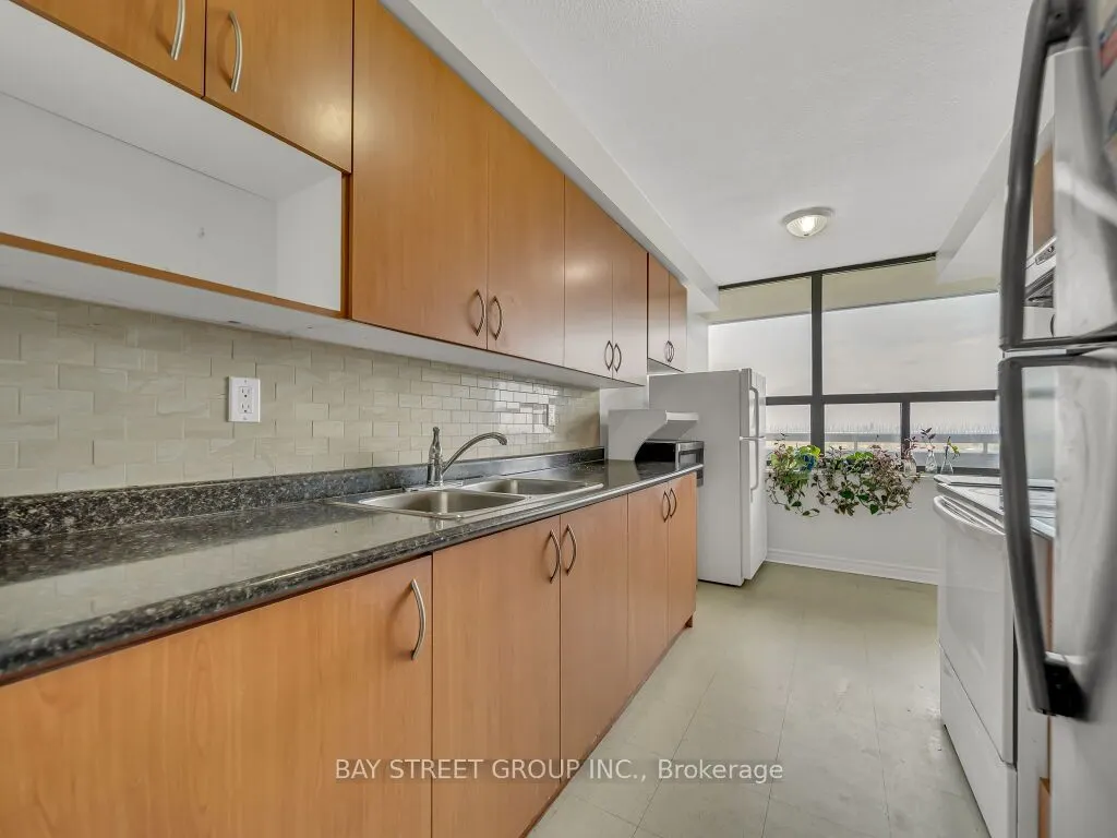 18 Knightsbridge Road, #1003