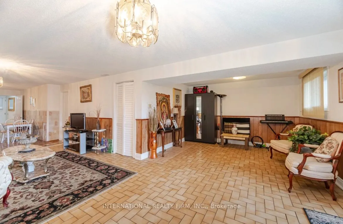 4103 Clevedon Drive