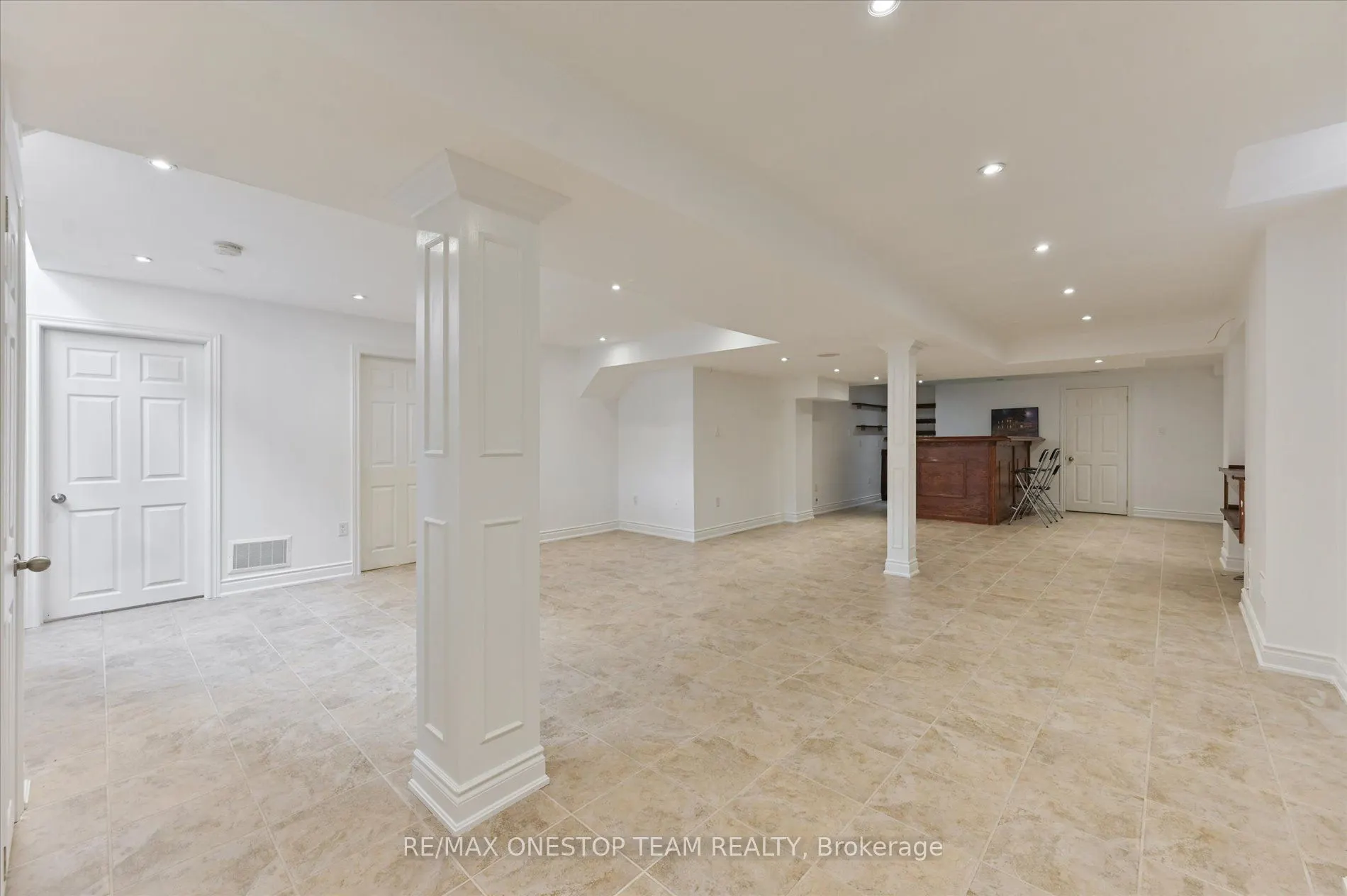 5499 Freshwater Drive