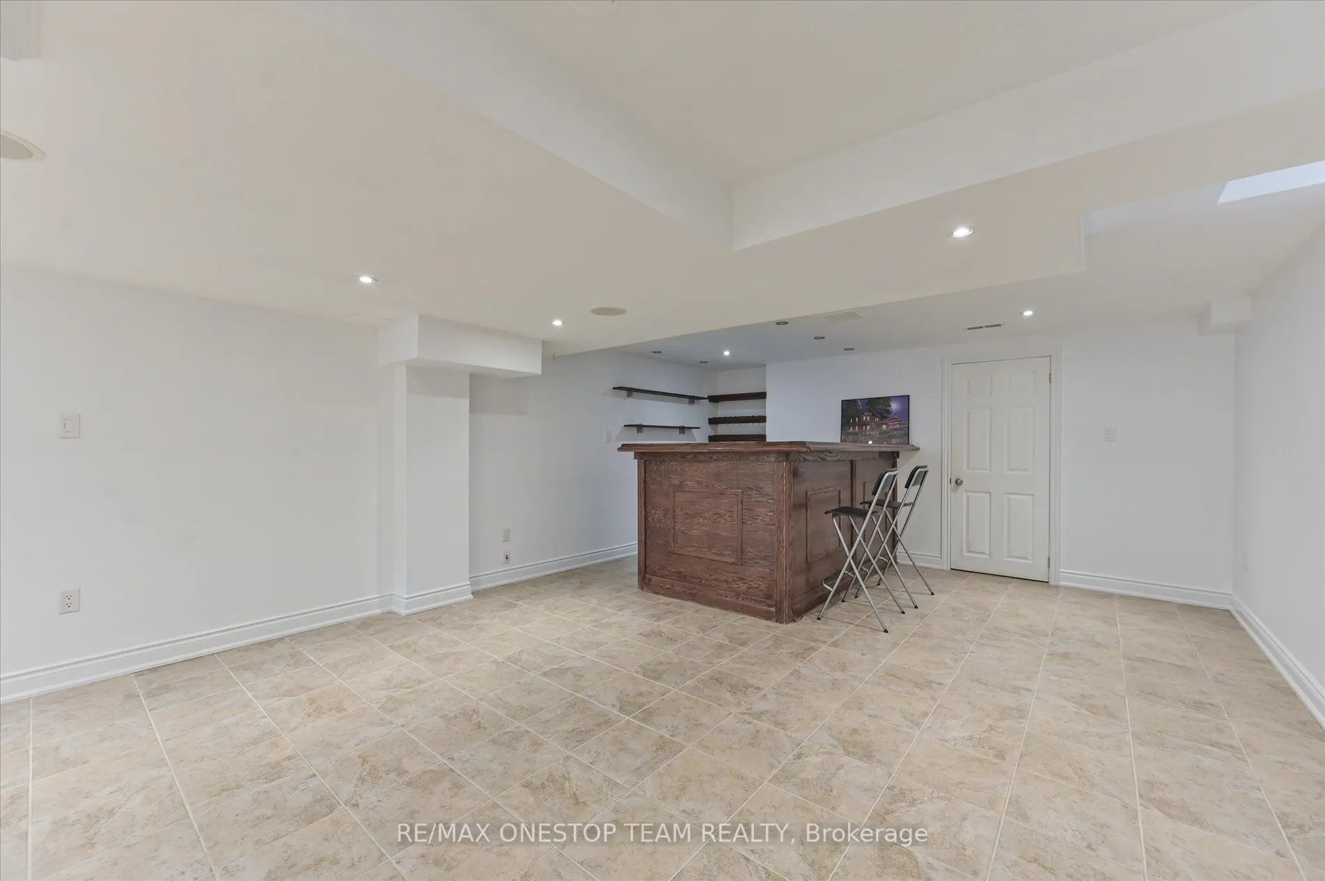 5499 Freshwater Drive
