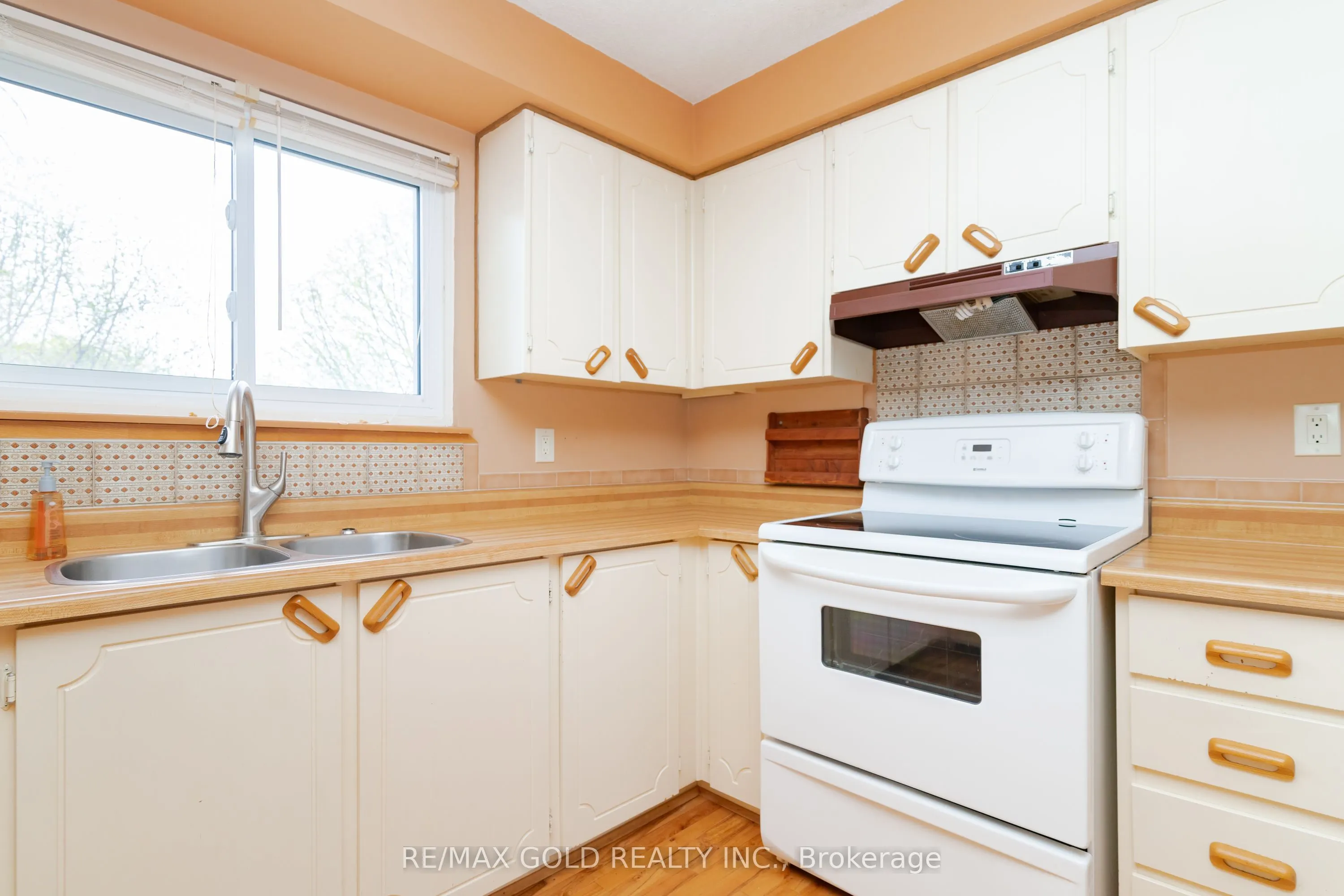 76 Mayfair Crescent