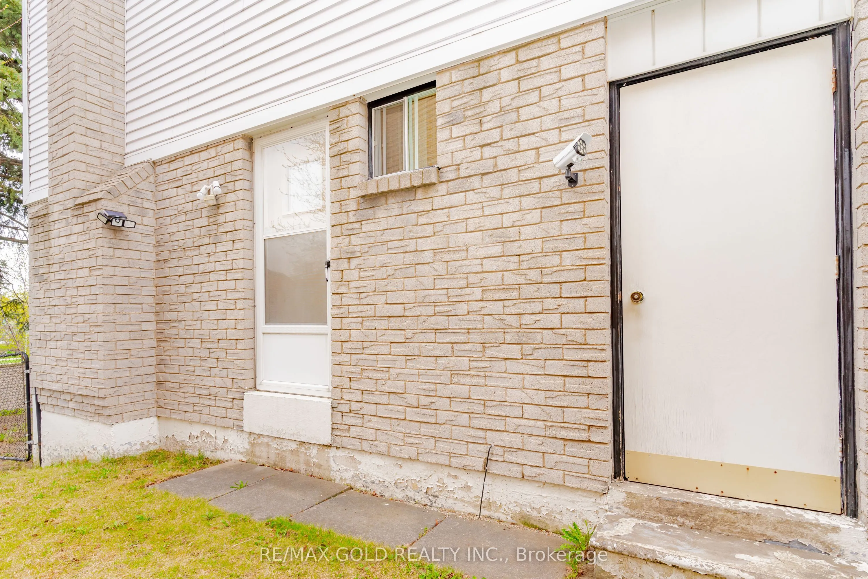 76 Mayfair Crescent