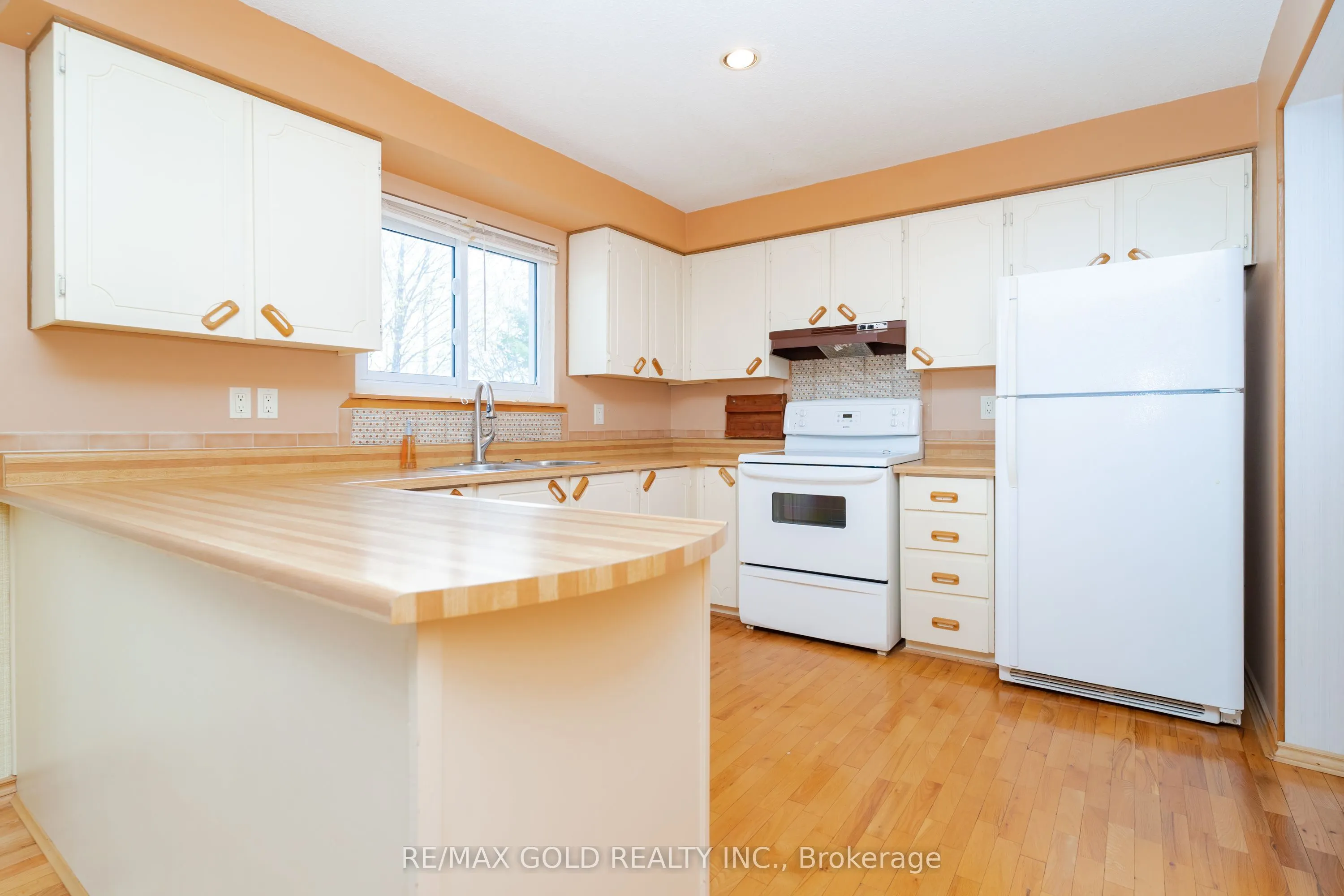76 Mayfair Crescent