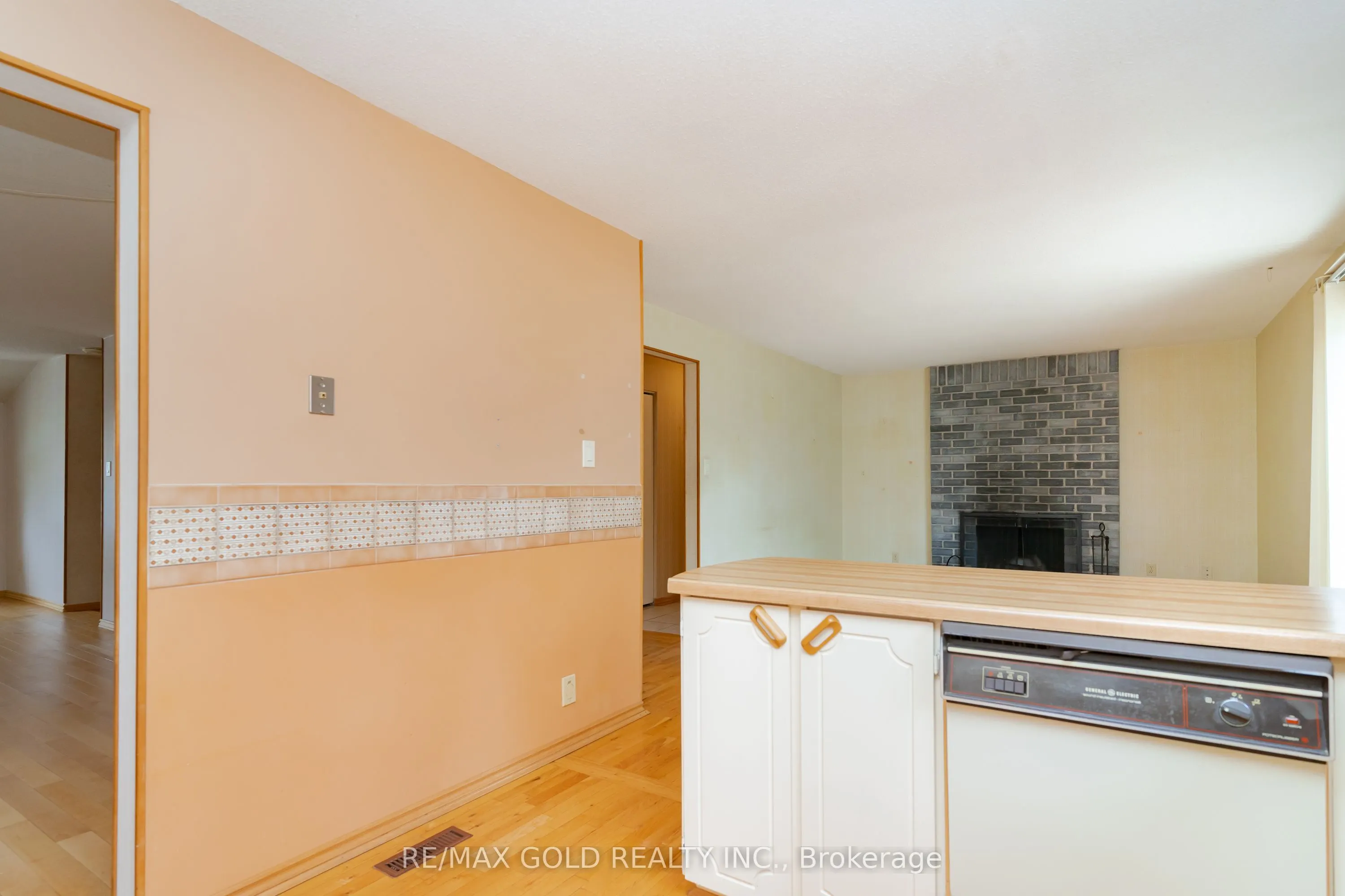 76 Mayfair Crescent
