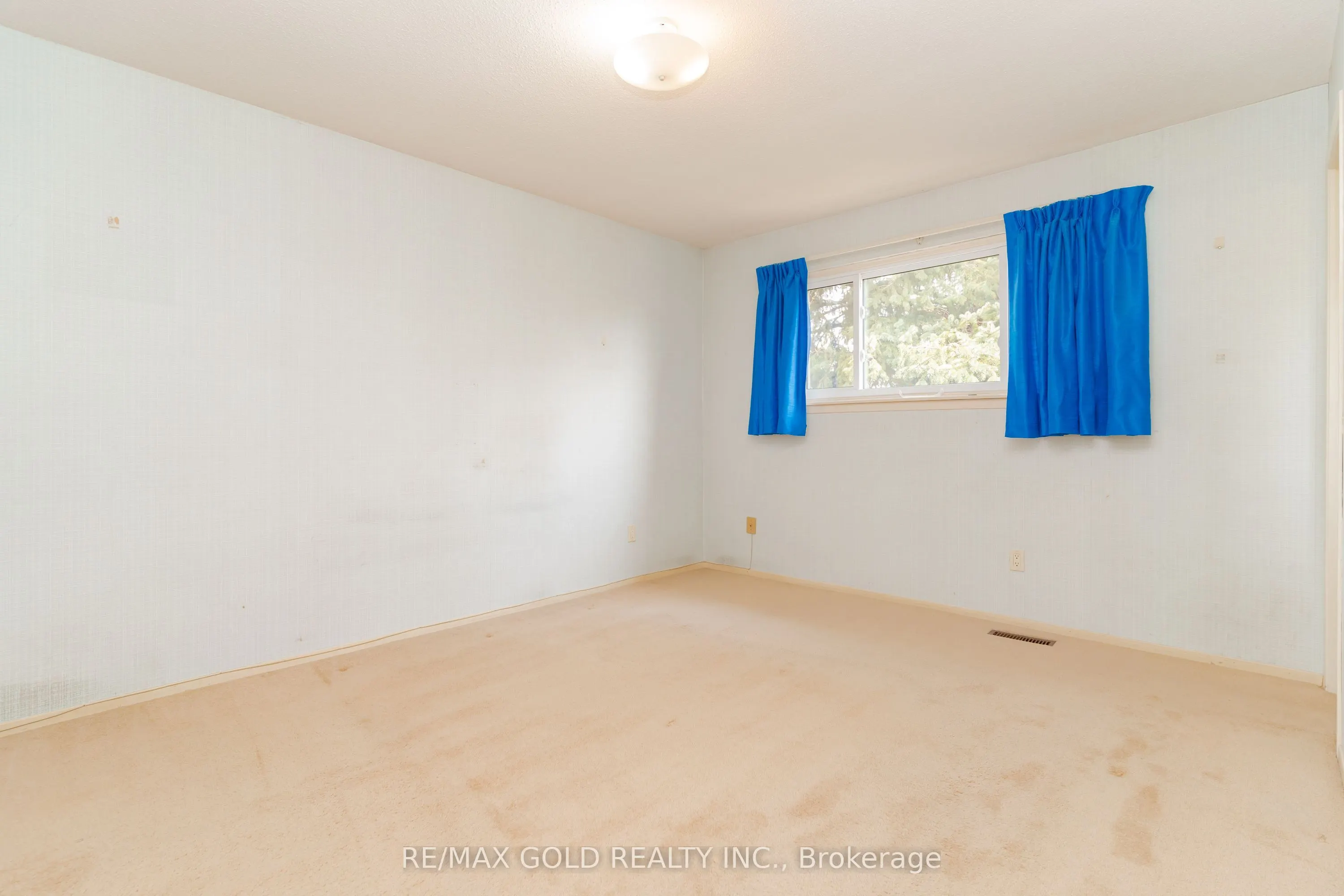 76 Mayfair Crescent