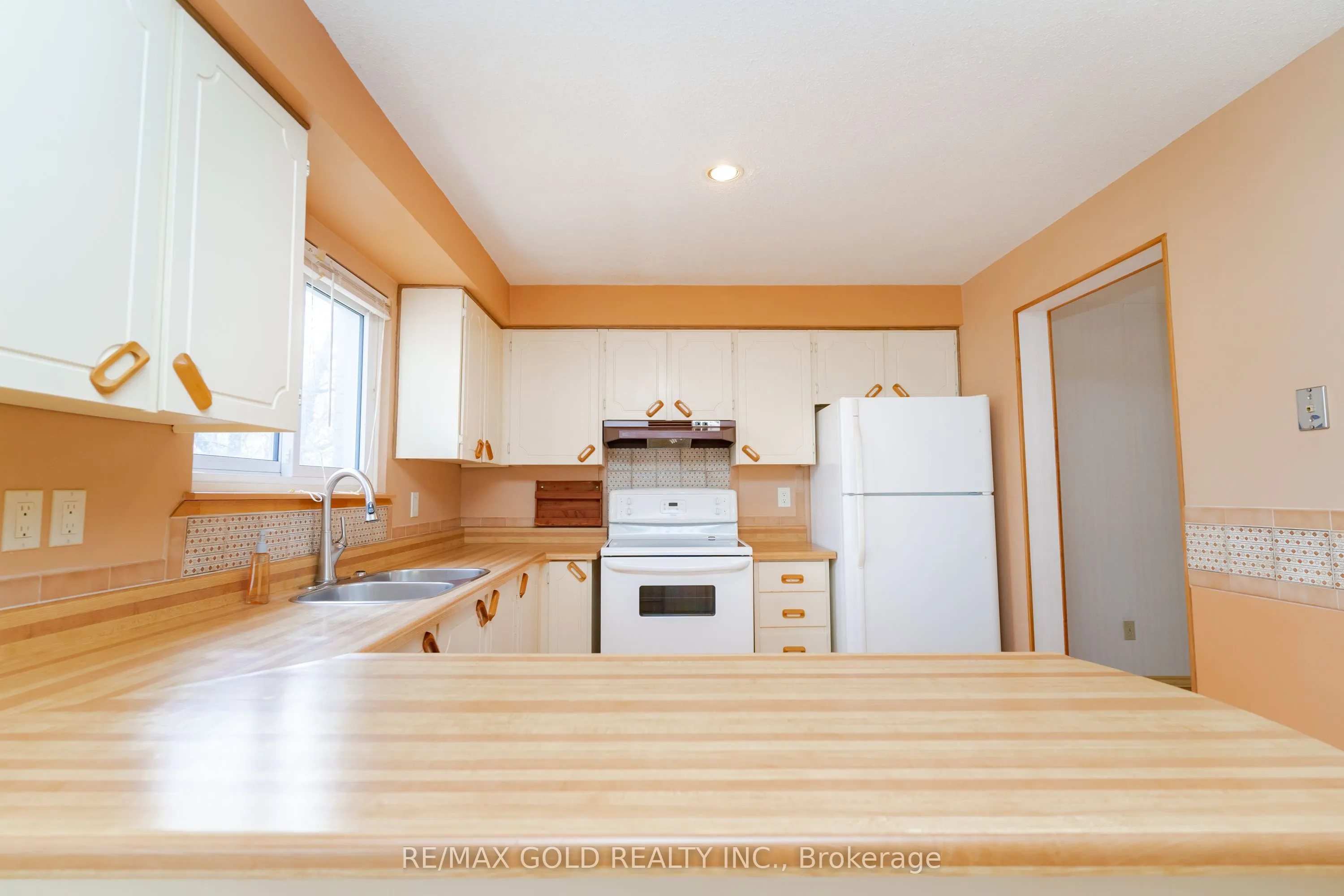 76 Mayfair Crescent
