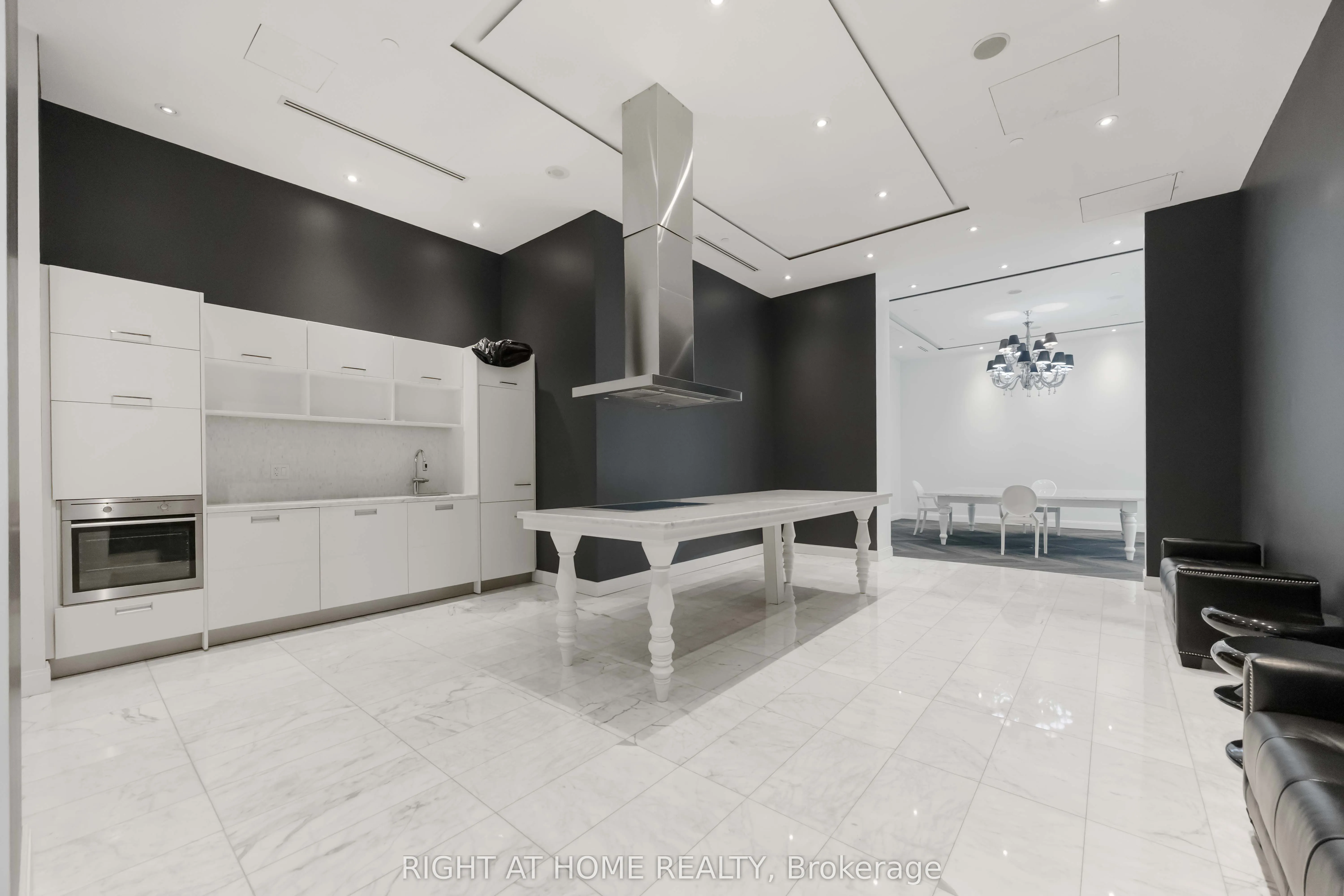 90 Park Lawn Road, #2205