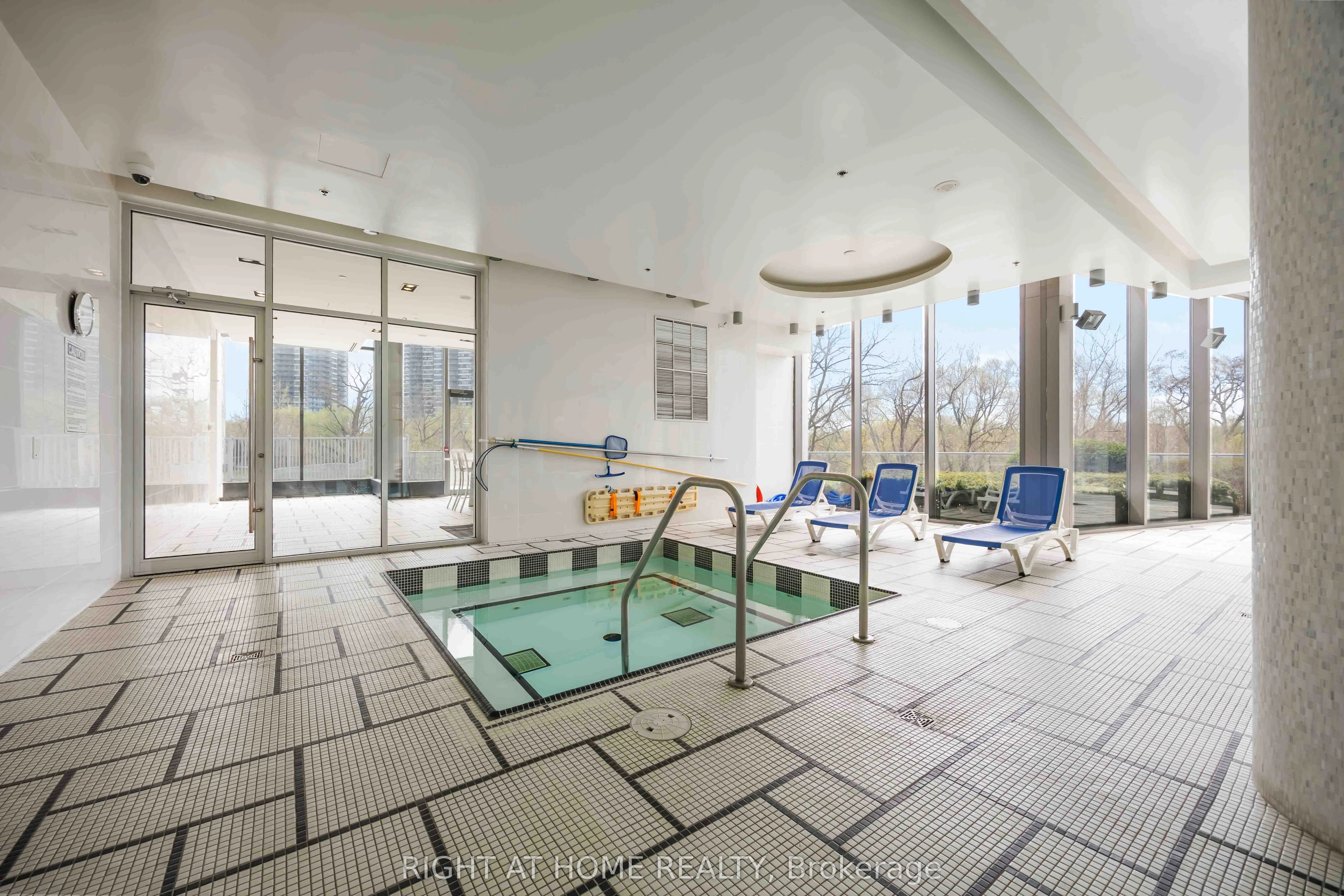 90 Park Lawn Road, #2205