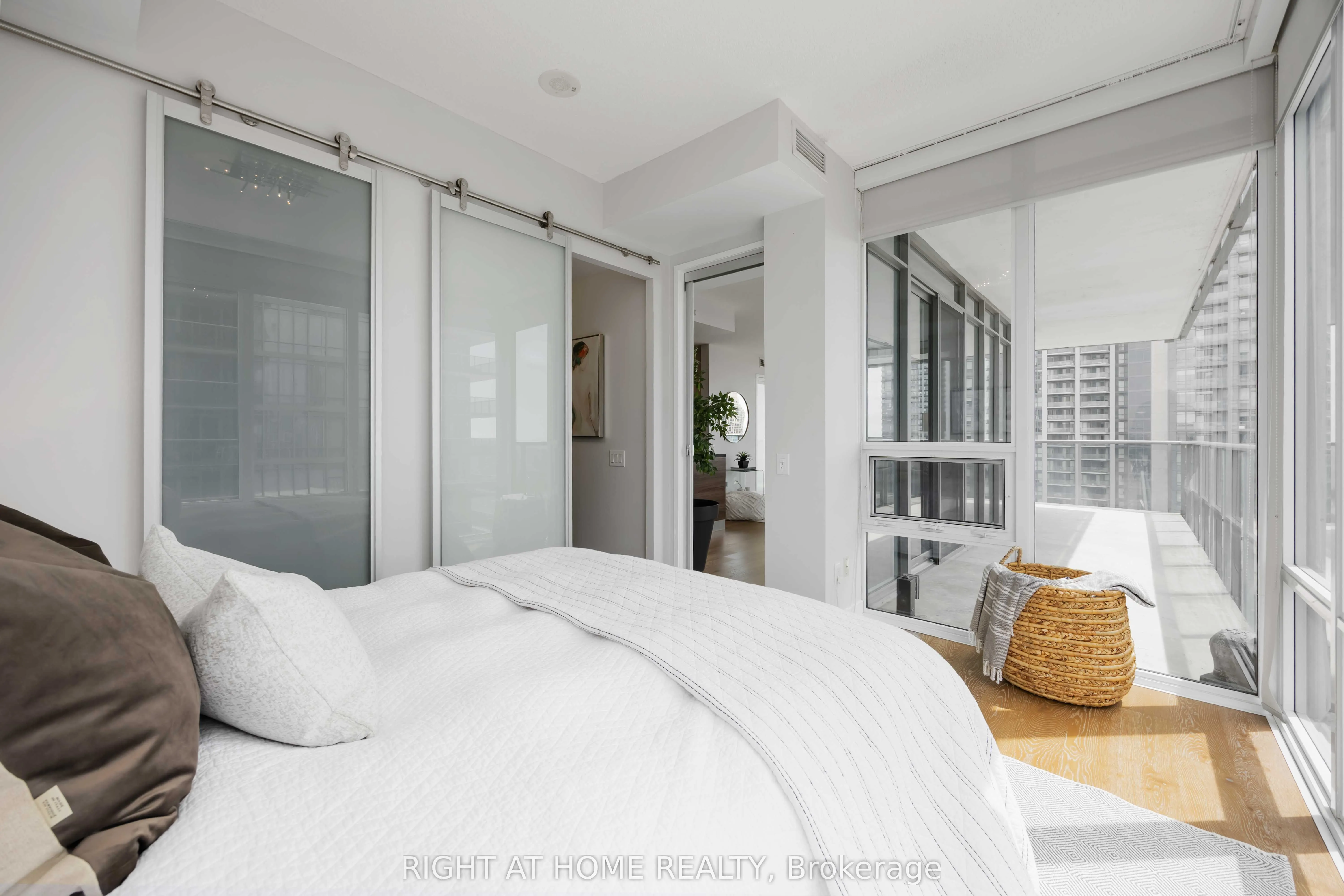 90 Park Lawn Road, #2205