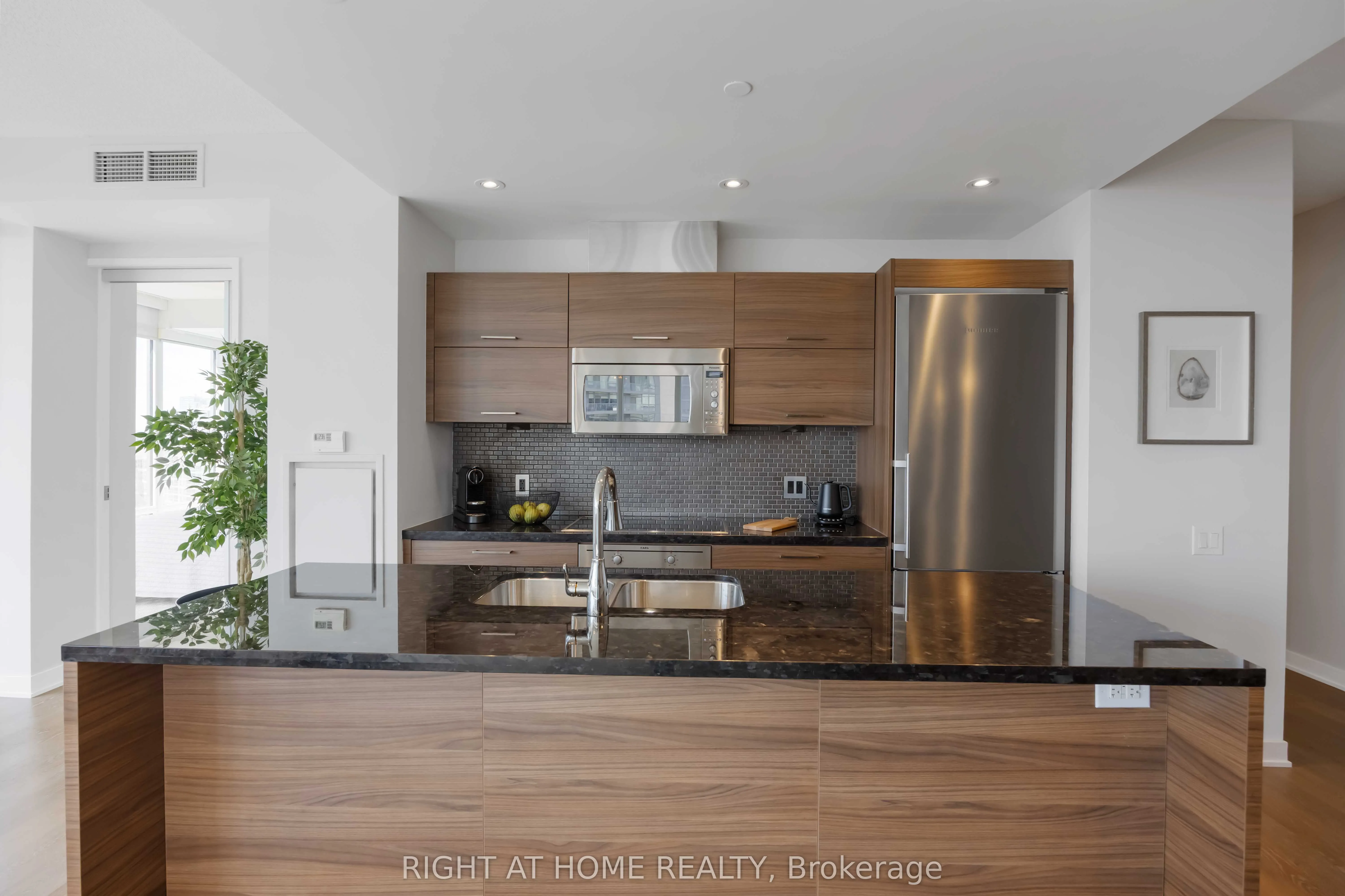 90 Park Lawn Road, #2205