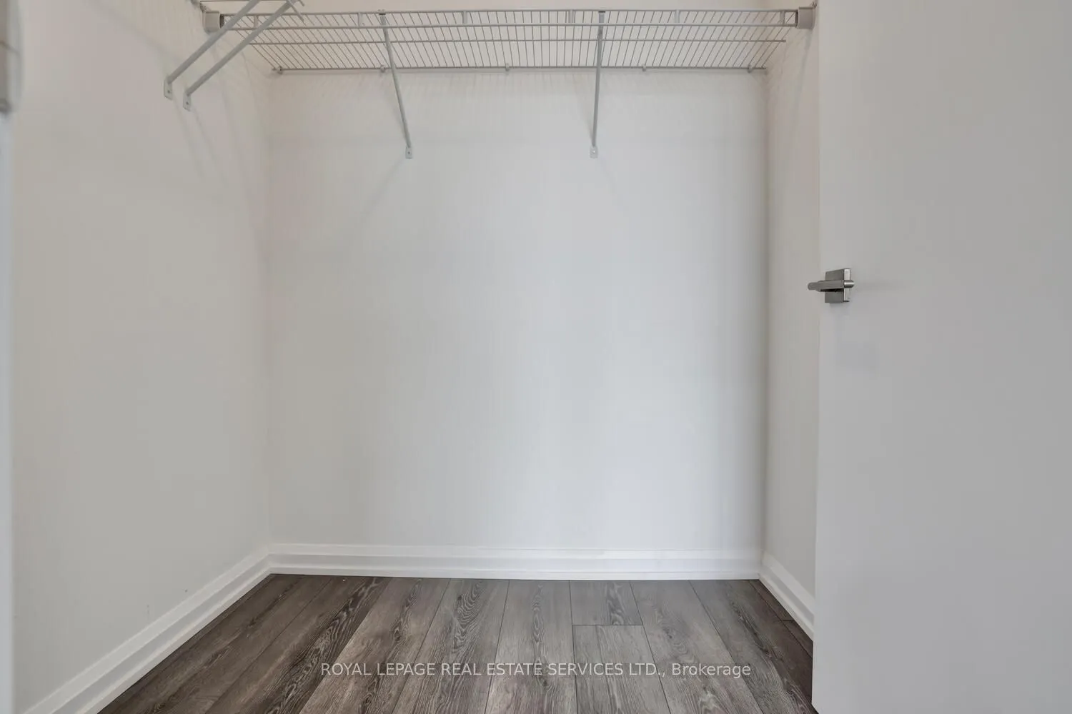 4208 Dundas Street W, #702