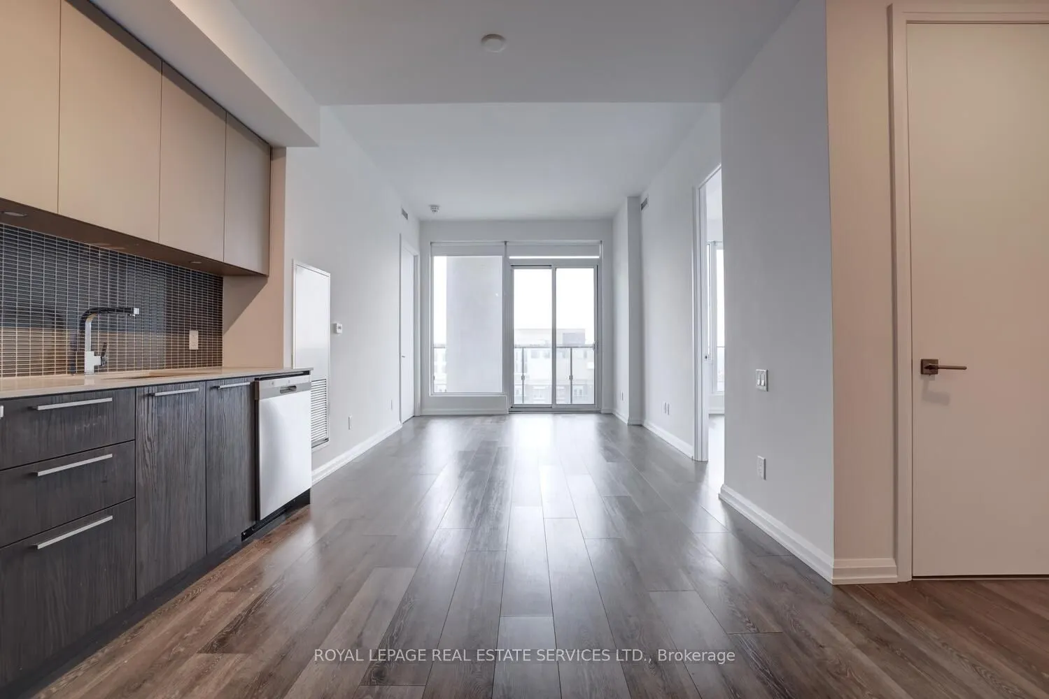 4208 Dundas Street W, #702