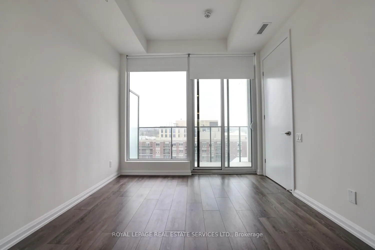 4208 Dundas Street W, #702