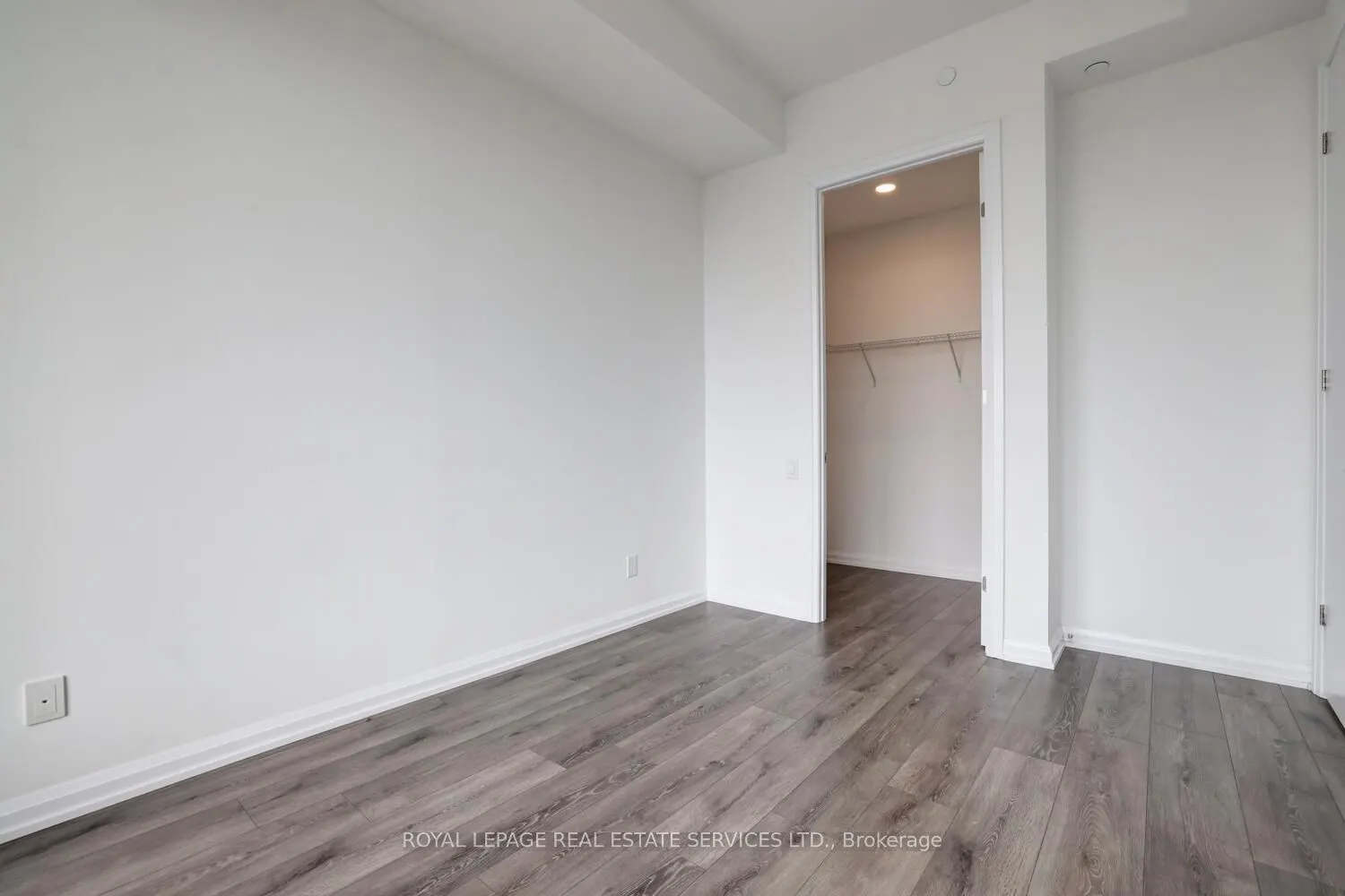 4208 Dundas Street W, #702