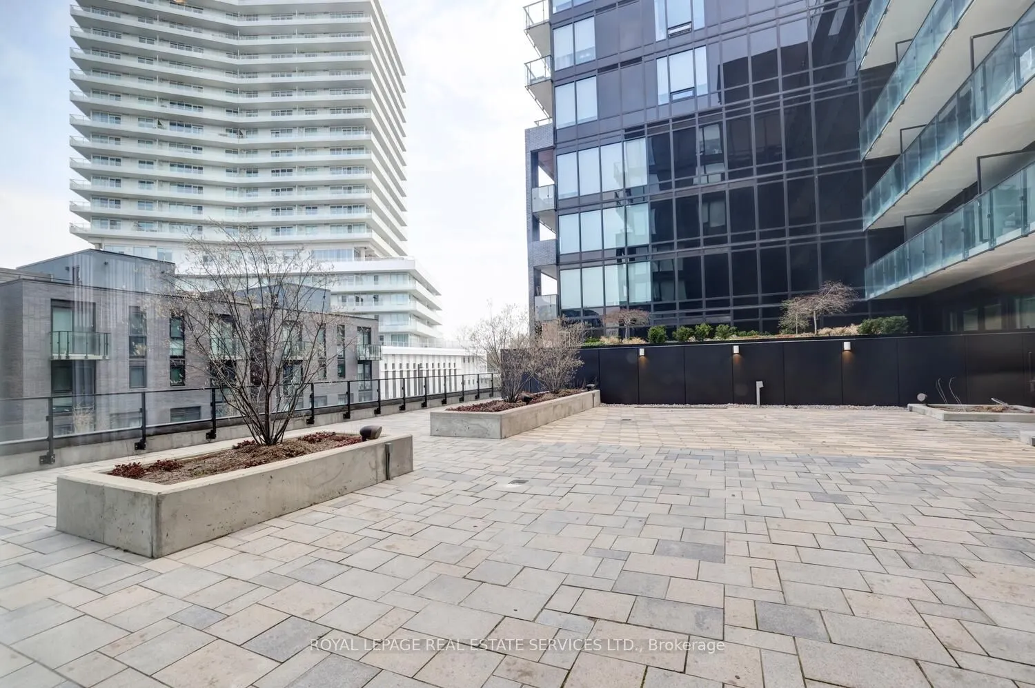 4208 Dundas Street W, #702