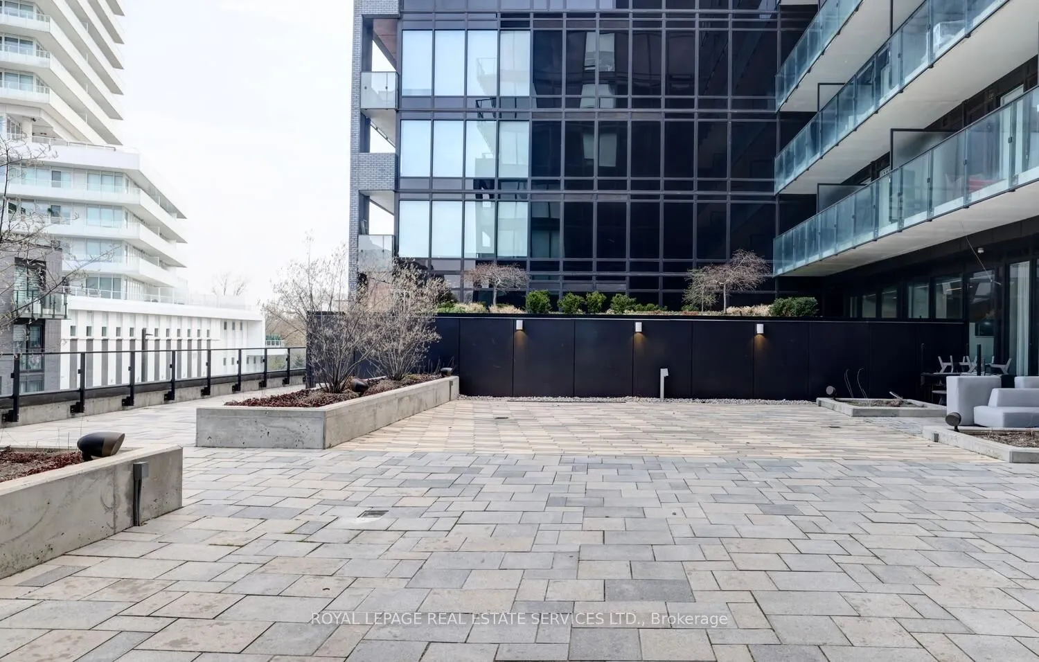 4208 Dundas Street W, #702
