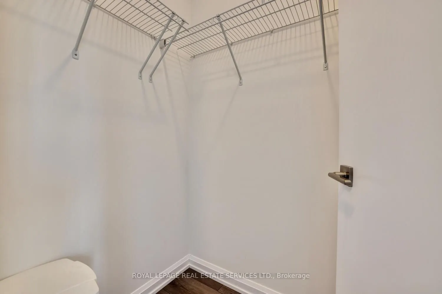 4208 Dundas Street W, #702