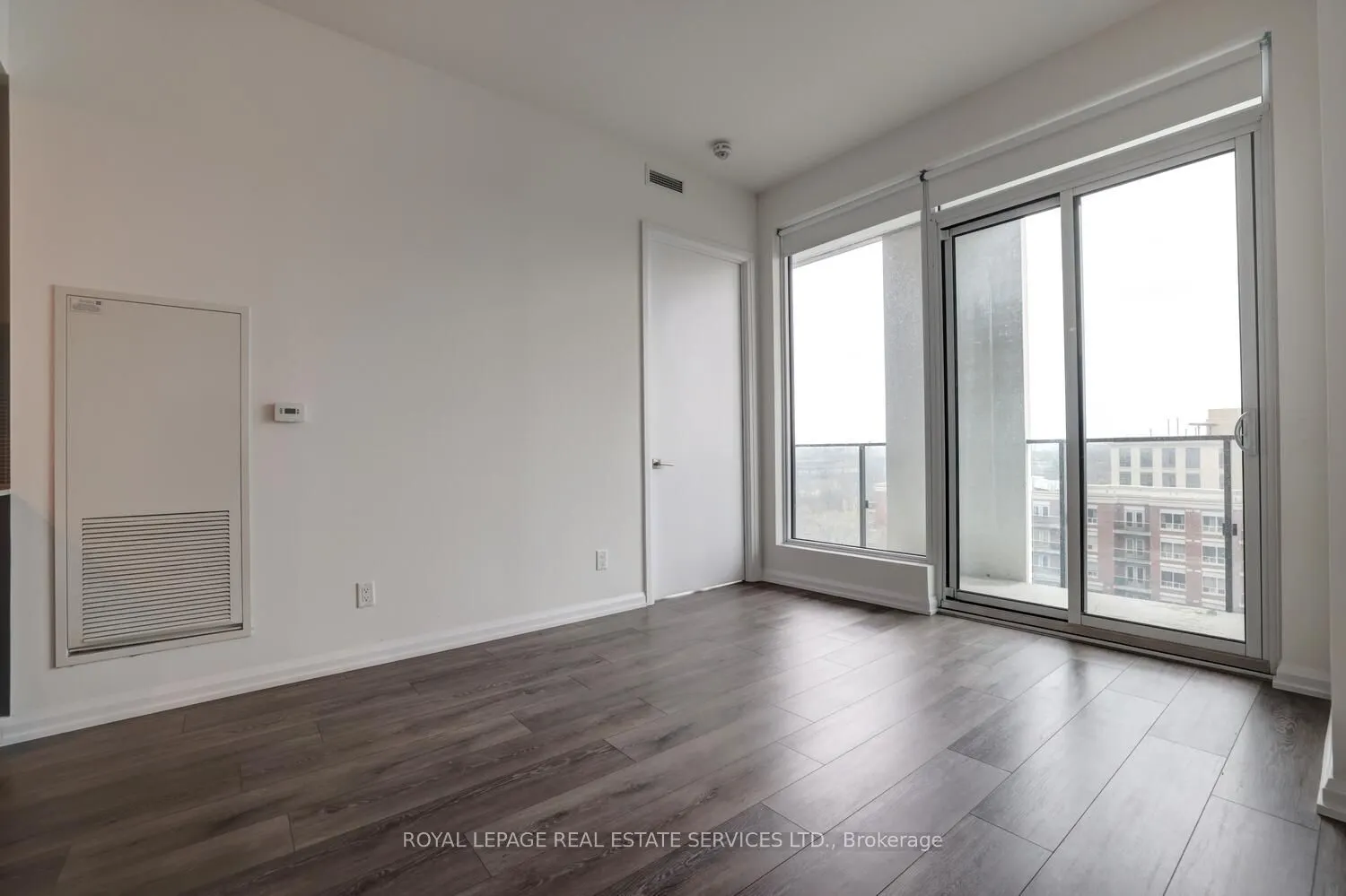 4208 Dundas Street W, #702
