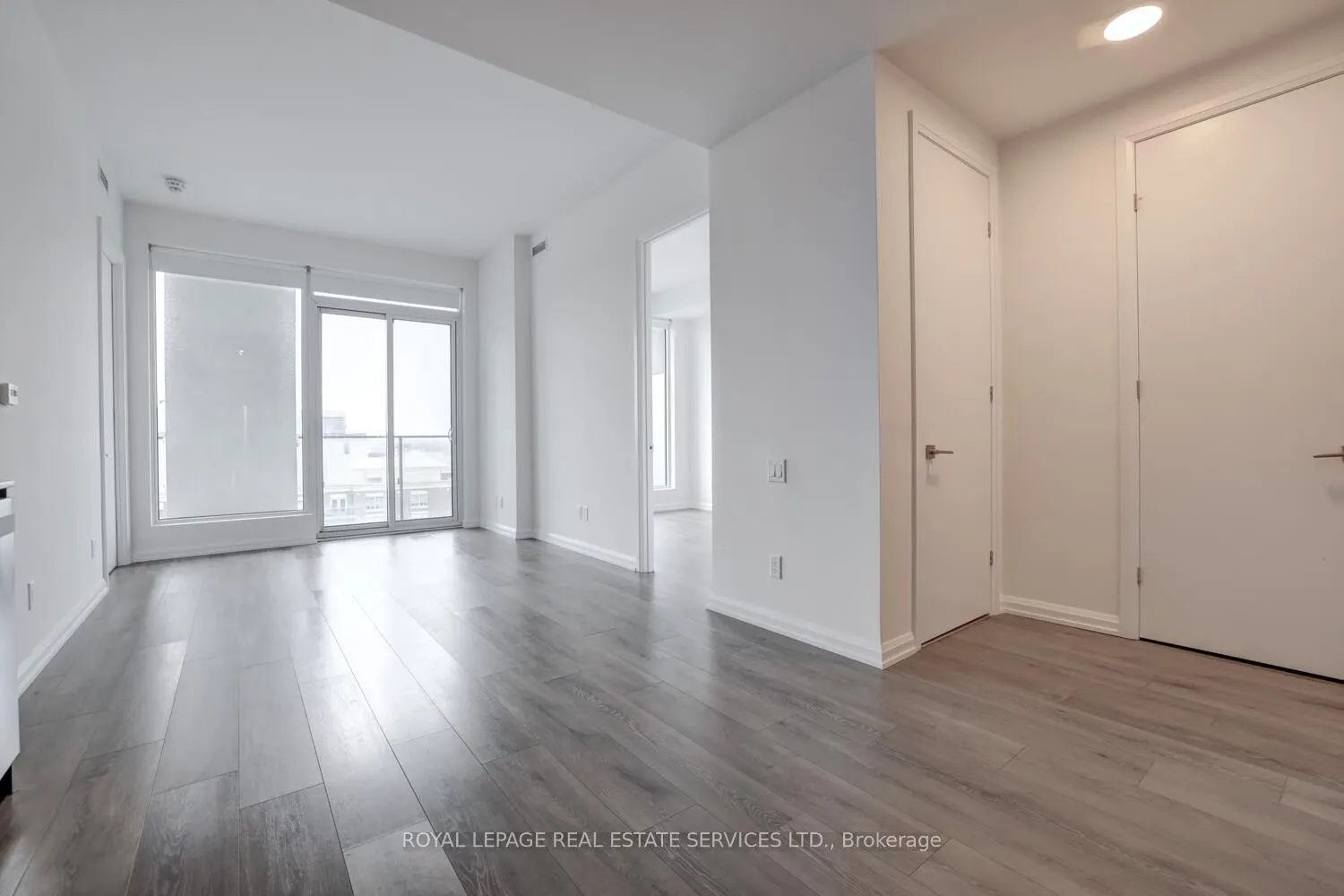 4208 Dundas Street W, #702