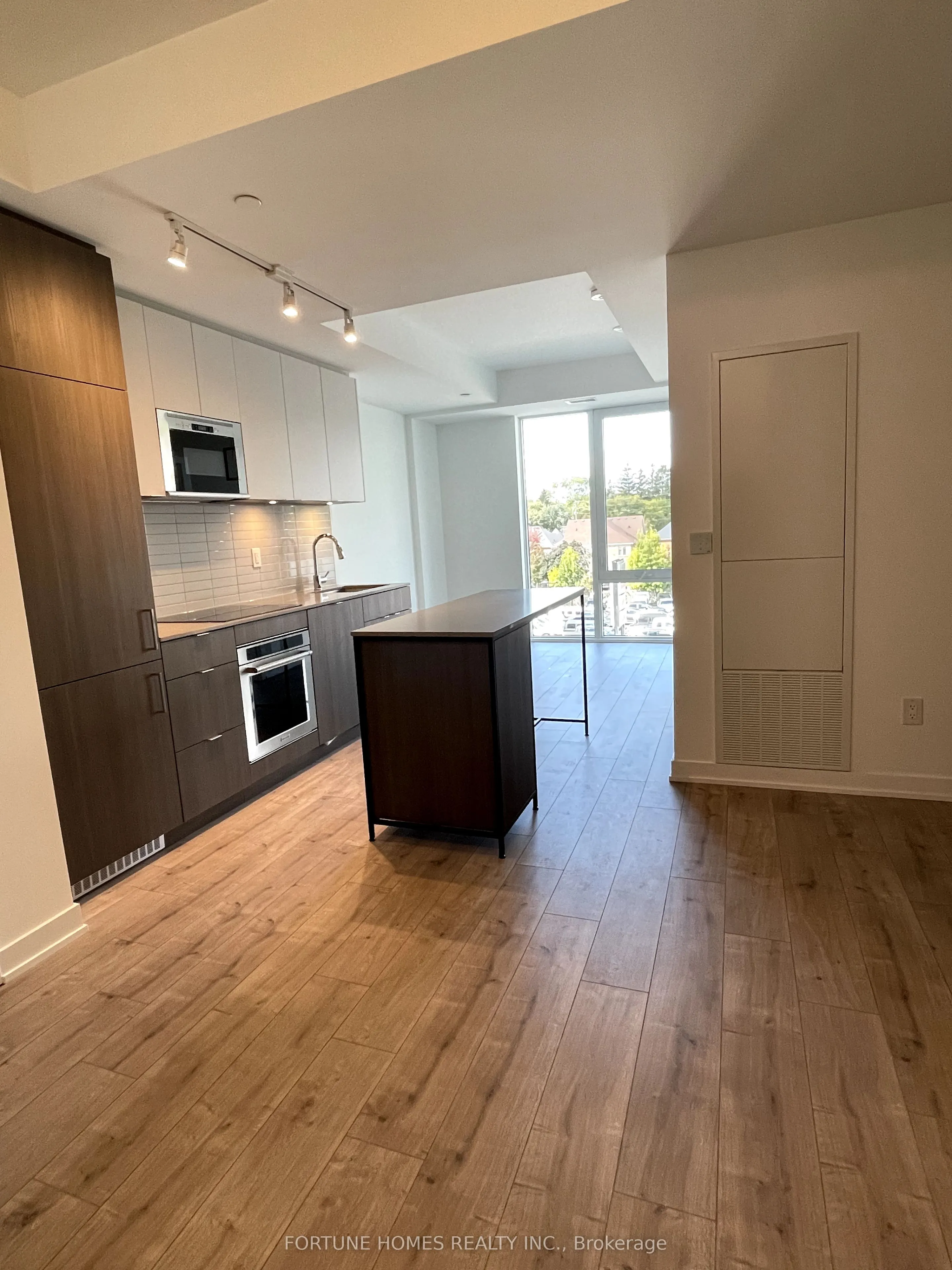 215 Lakeshore Road W, #340