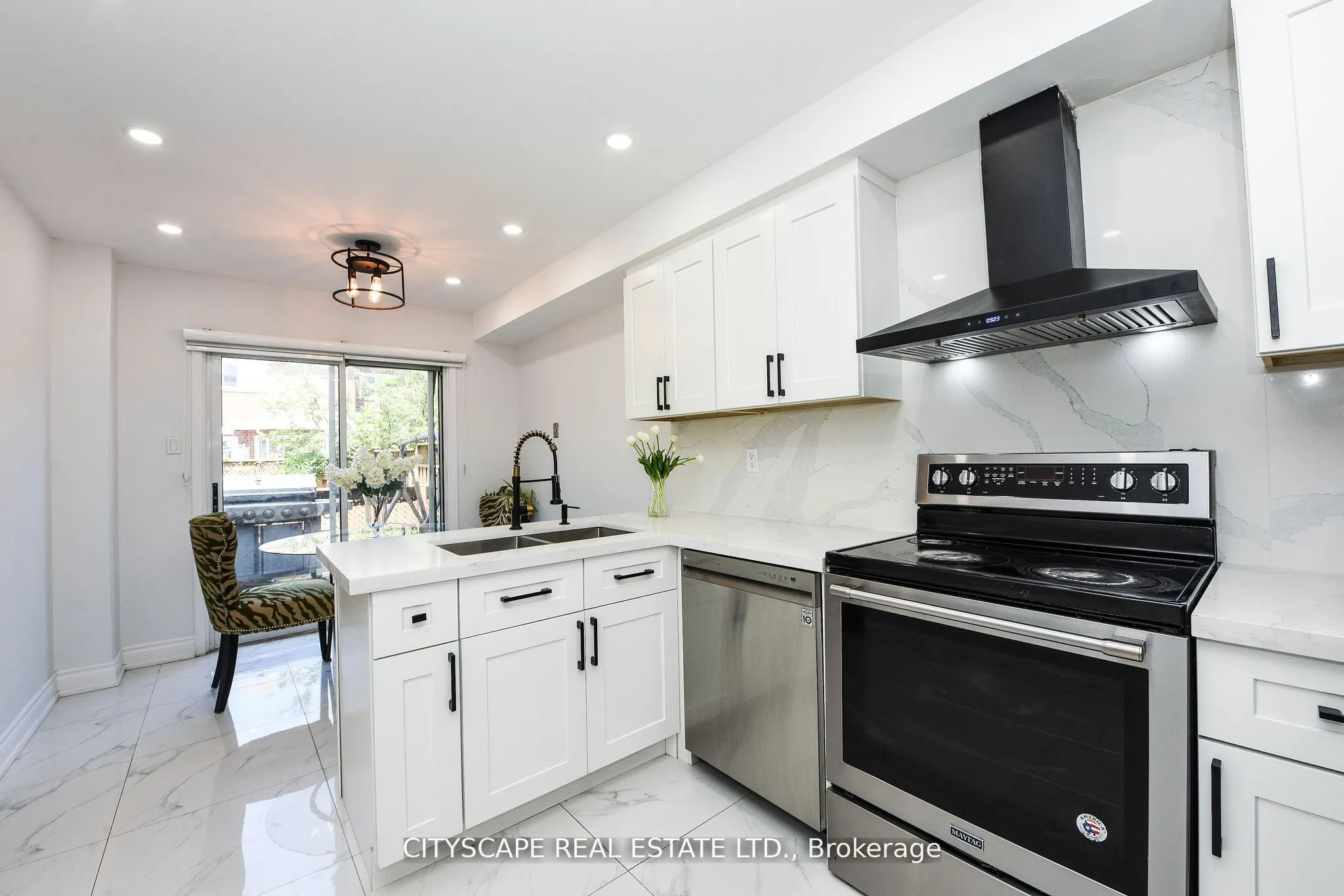 6037 Clover Ridge Crescent