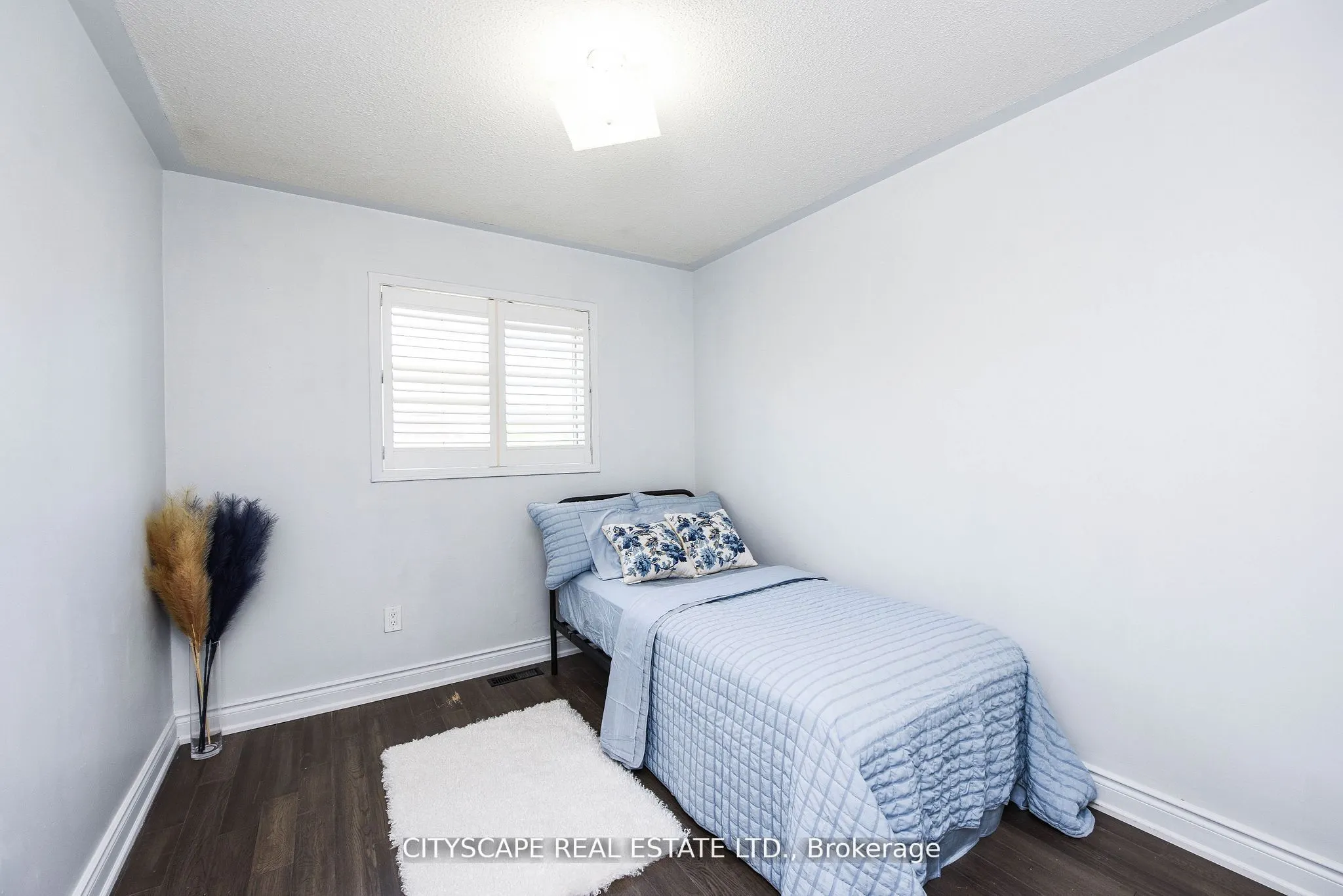 6037 Clover Ridge Crescent