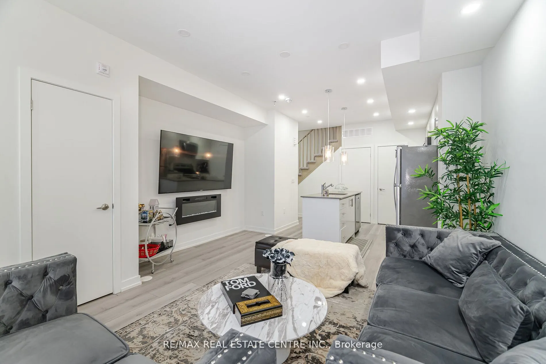 3562 Colonial Drive, #13