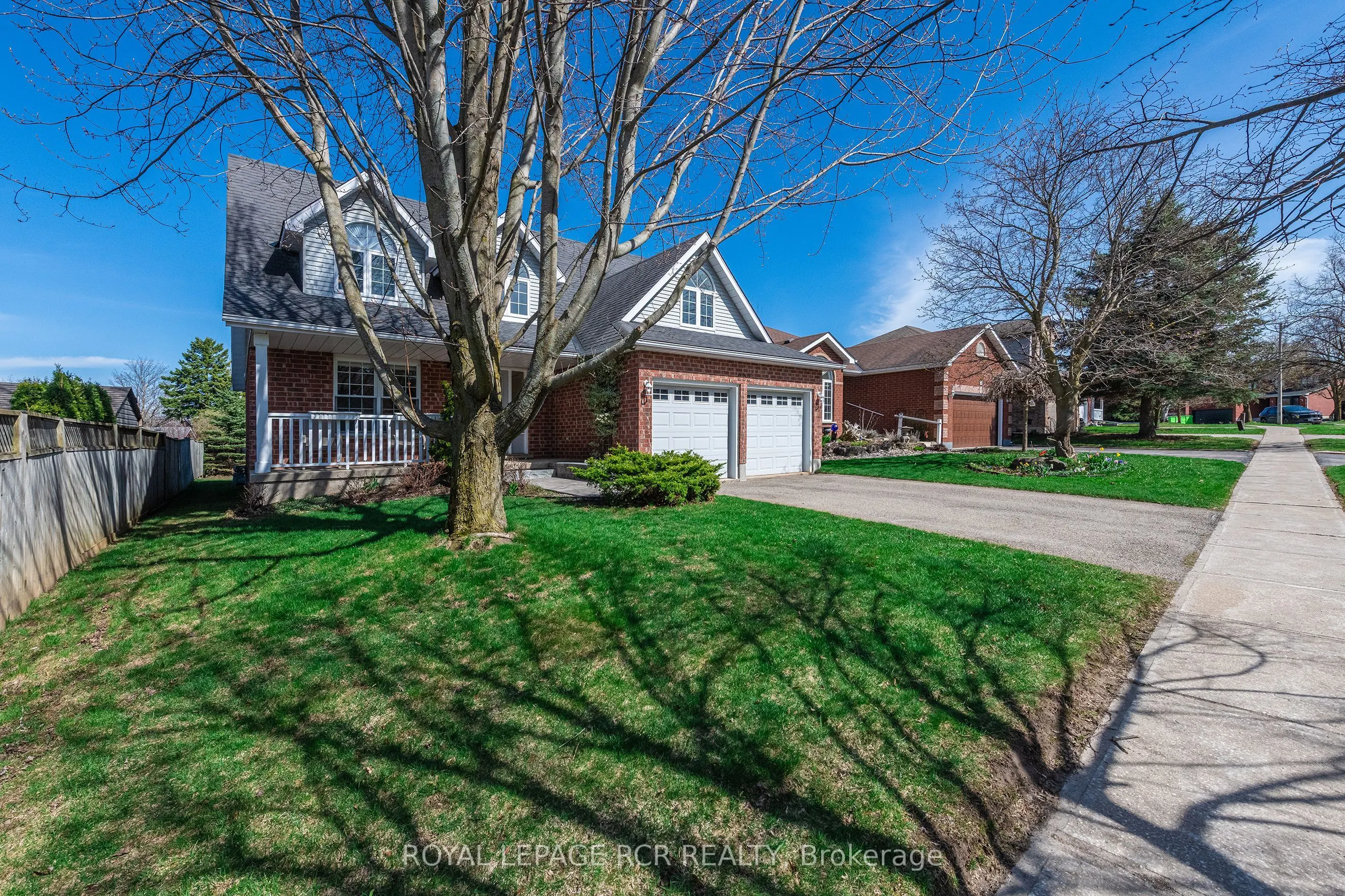 222 Walsh Crescent